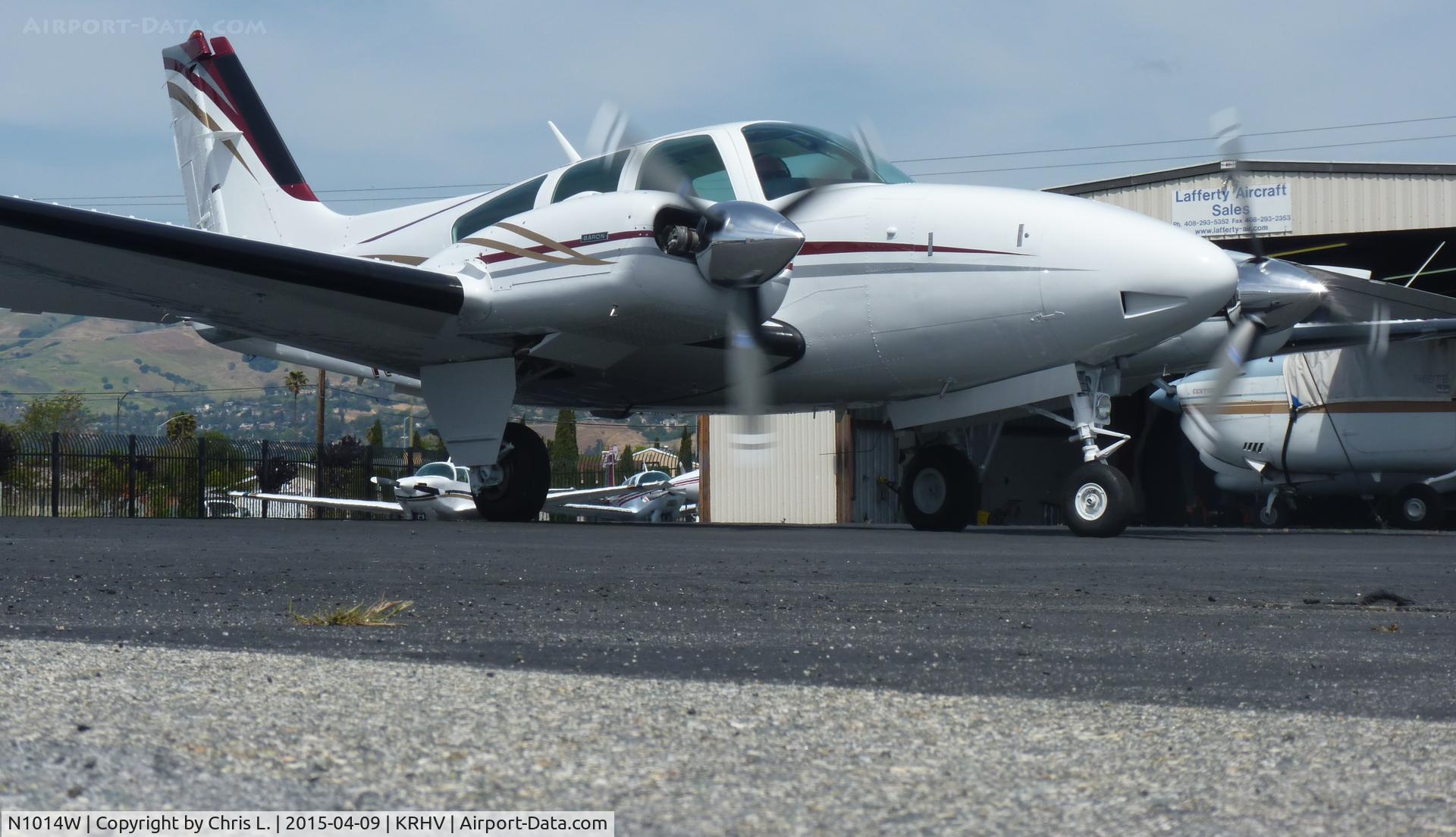 N1014W, 1973 Beech E-55 Baron C/N TE-906, A local 1973 Beecraft Baron 55 taxing out from the Lafferty Hangar for a short hop to San Jose International.