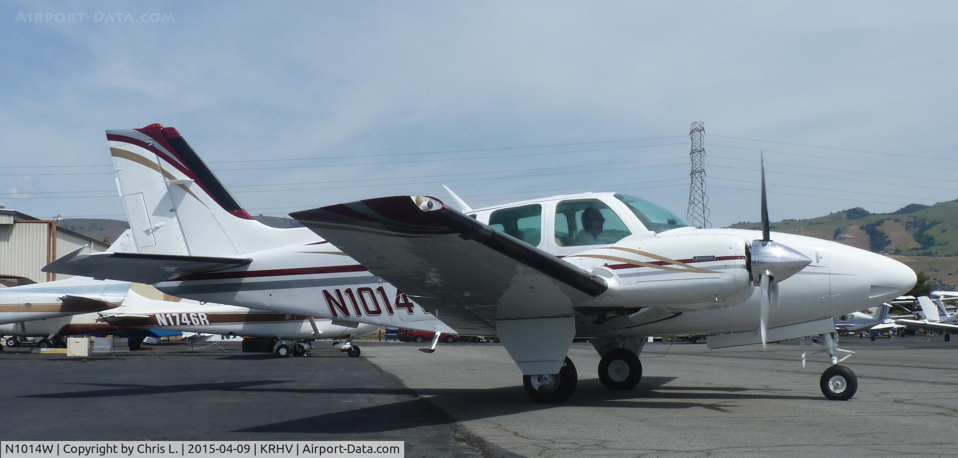 N1014W, 1973 Beech E-55 Baron C/N TE-906, A local 1973 Beecraft Baron 55 taxing out from the Lafferty Hangar for a short hop to San Jose International.