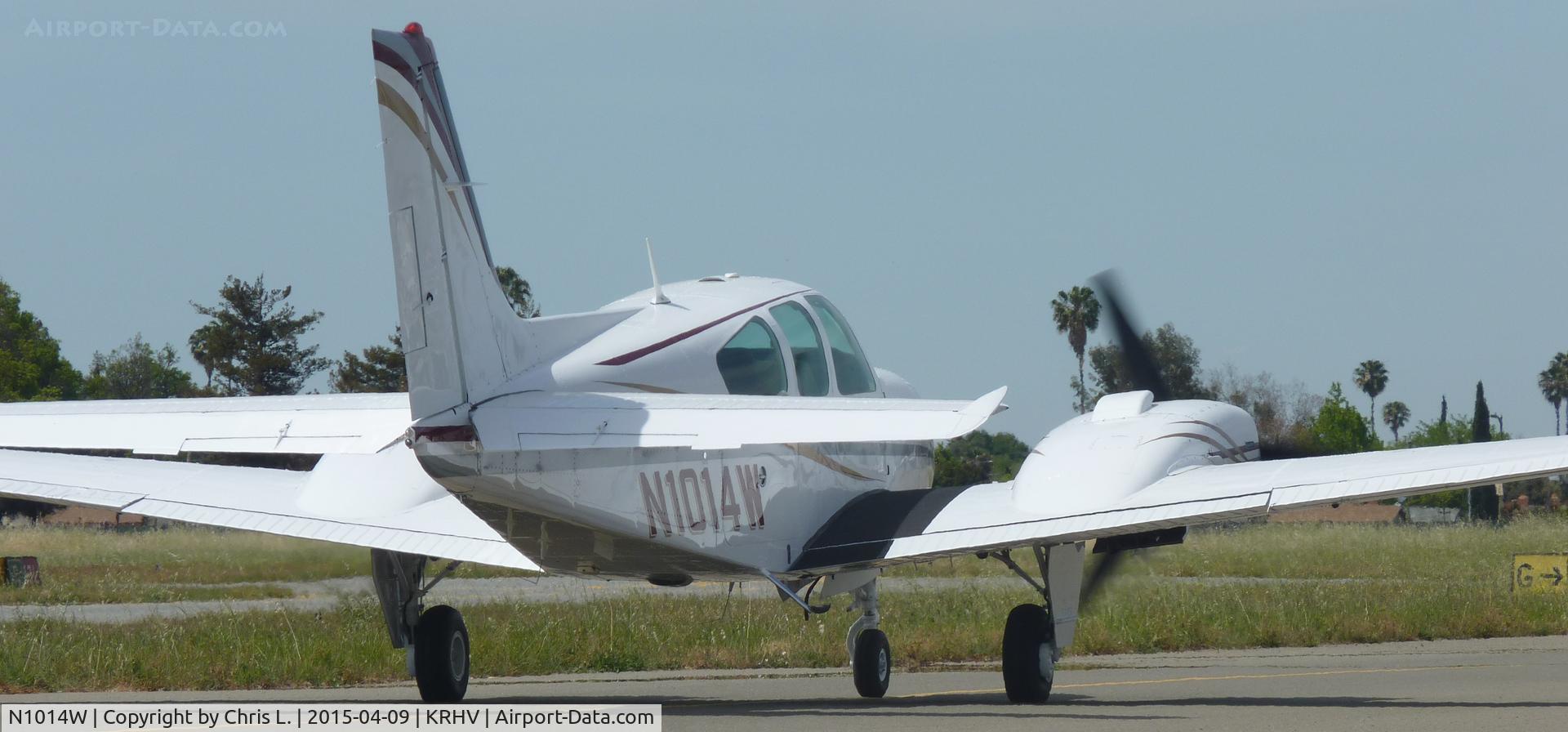 N1014W, 1973 Beech E-55 Baron C/N TE-906, A local 1973 Beechcraft Baron 55 taxing down Z heading back to the Lafferty Aircraft Sales hangar.