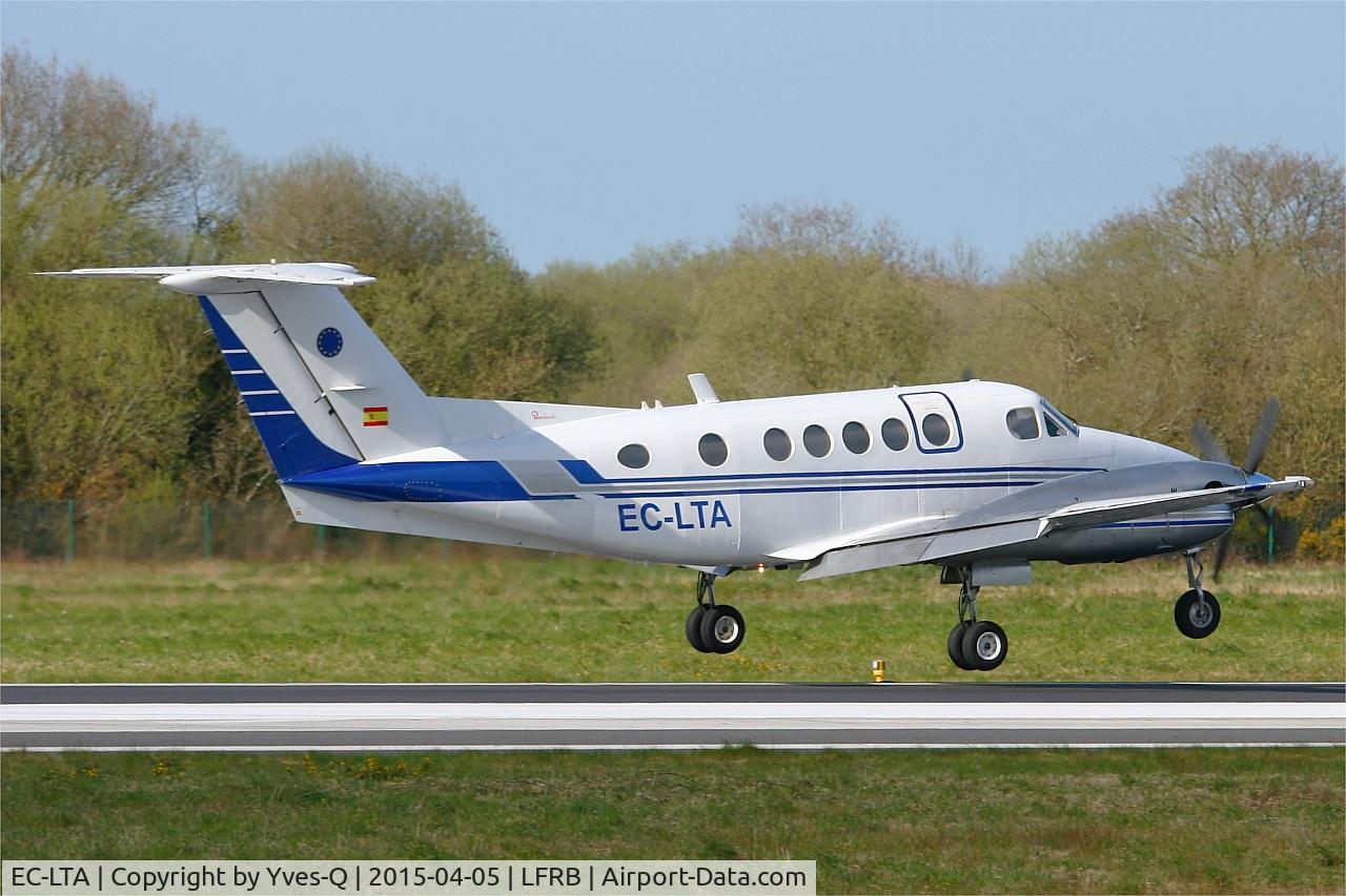 EC-LTA, 1983 Beech B200 King Air C/N BB-1116, Beech B200 King Air, Landing rwy 07R, Brest-Bretagne airport (LFRB-BES)