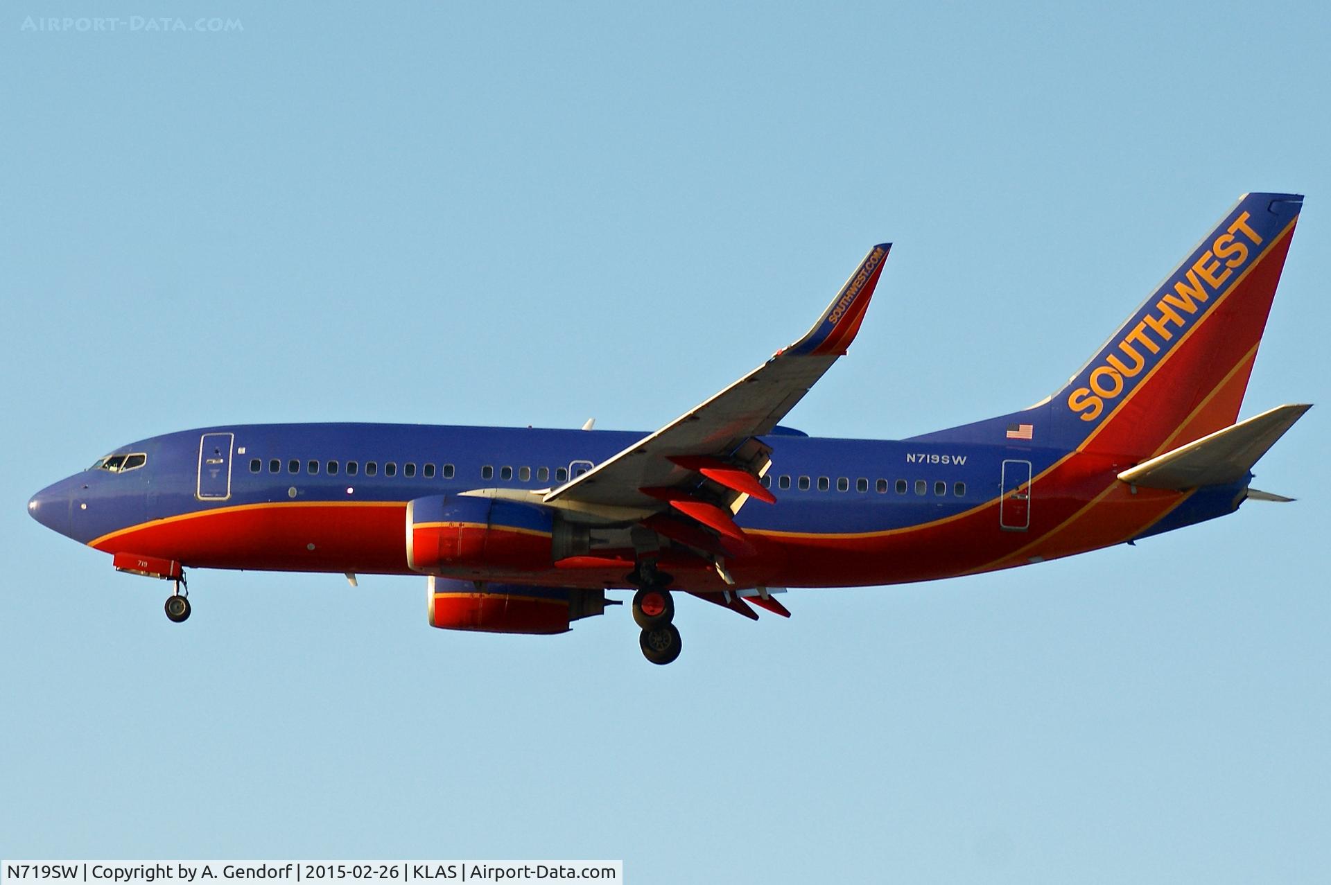 N719SW, 1998 Boeing 737-7H4 C/N 27853, Southwest Airlines, seen here on short finals at Las Vegas Int'l(KLAS)