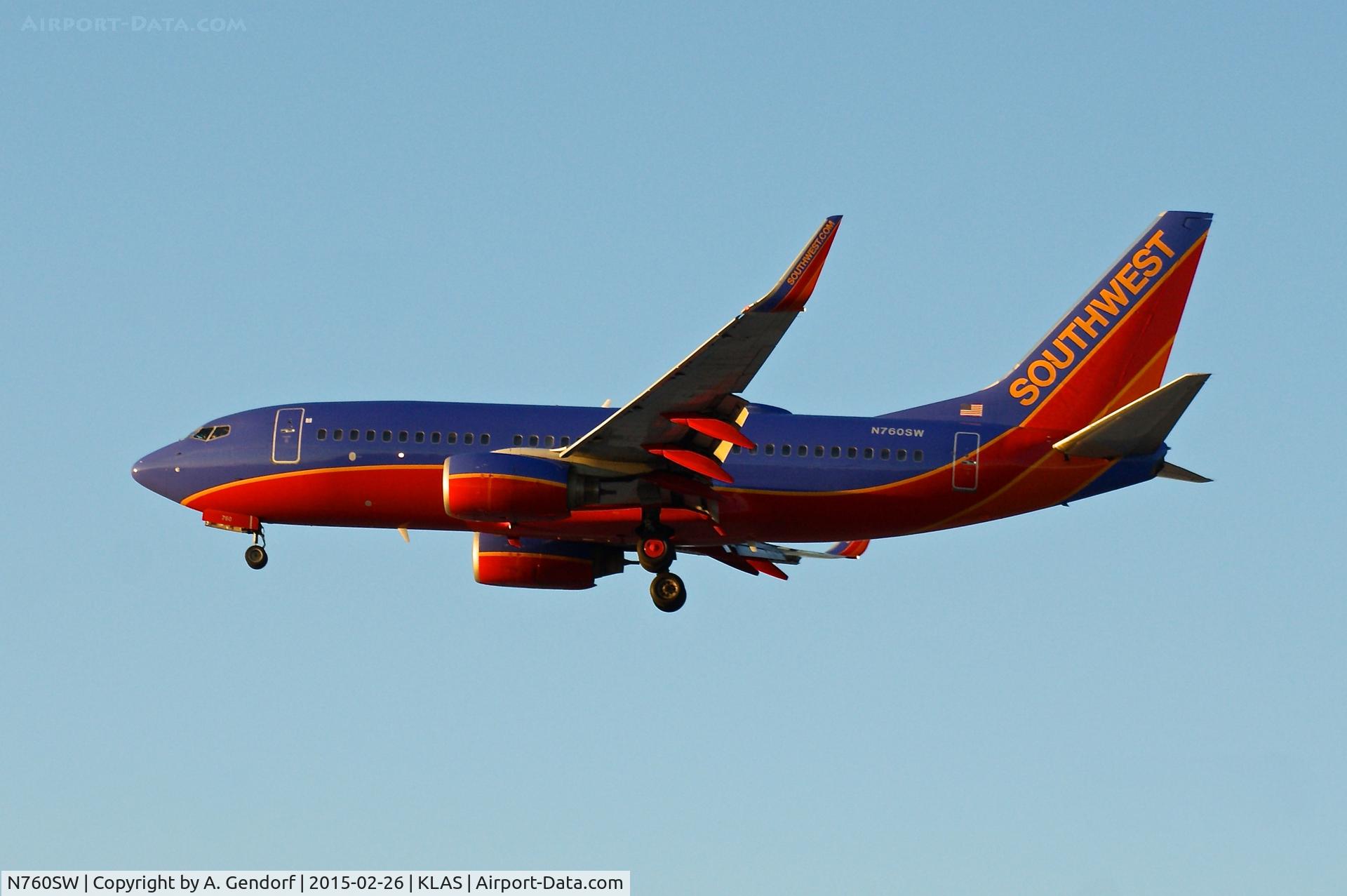 N760SW, 2000 Boeing 737-7H4 C/N 27874, Southwest Airlines, is here landing at Las Vegas Int'l(KLAS)