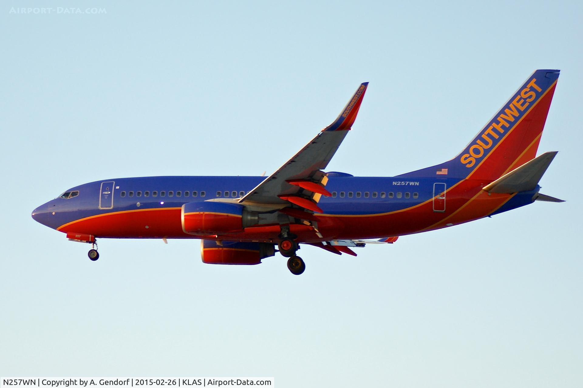 N257WN, 2006 Boeing 737-7H4 C/N 32515, Southwest Airlines, here landing at Las Vegas Int'l(KLAS)