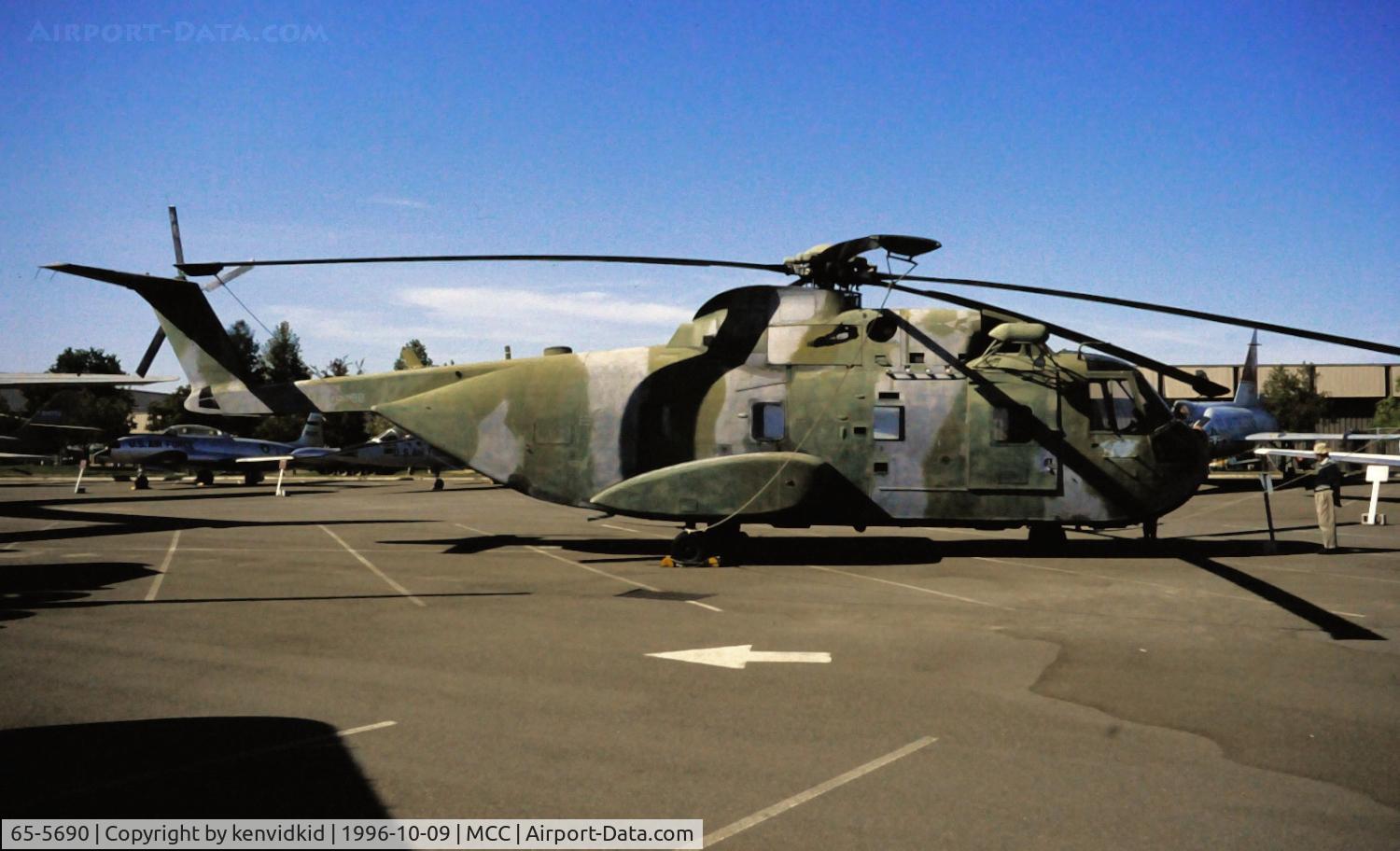 65-5690, 1965 Sikorsky CH-3E Jolly Green Giant C/N 61-541, Copied from slide.