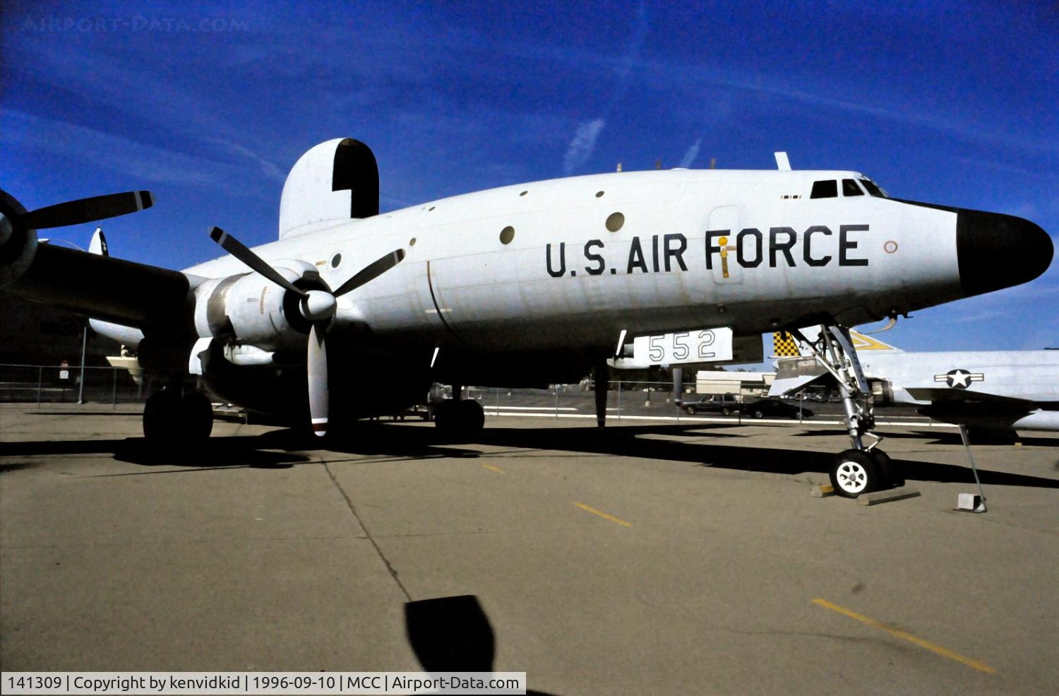 141309, Lockheed EC-121K Warning Star C/N 1049A-4433, Copied from slide. Painted as 53-552