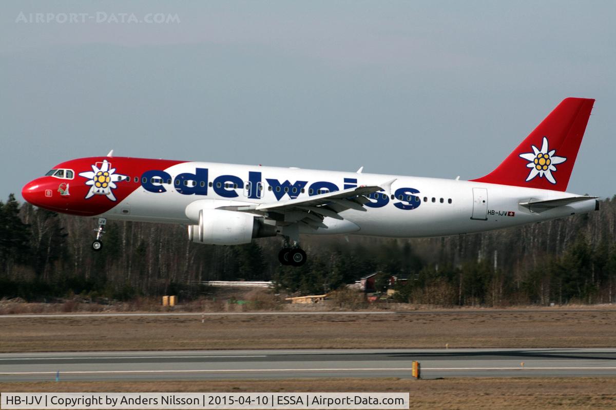 HB-IJV, 2003 Airbus A320-214 C/N 2024, Landing runway 26.