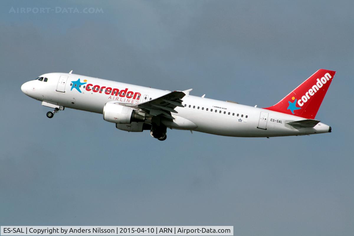 ES-SAL, 1995 Airbus A320-214 C/N 566, Departing  runway 19R.
