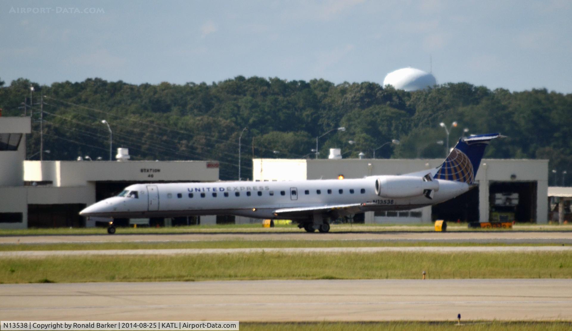 N13538, 2001 Embraer ERJ-145LR (EMB-145LR) C/N 145527, Landing Atlanta