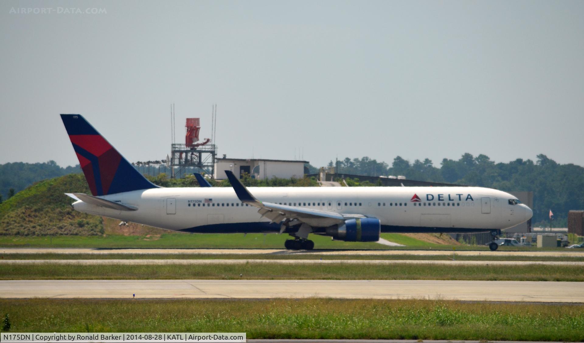 N175DN, 1990 Boeing 767-332 C/N 24803, Landing Atlanta