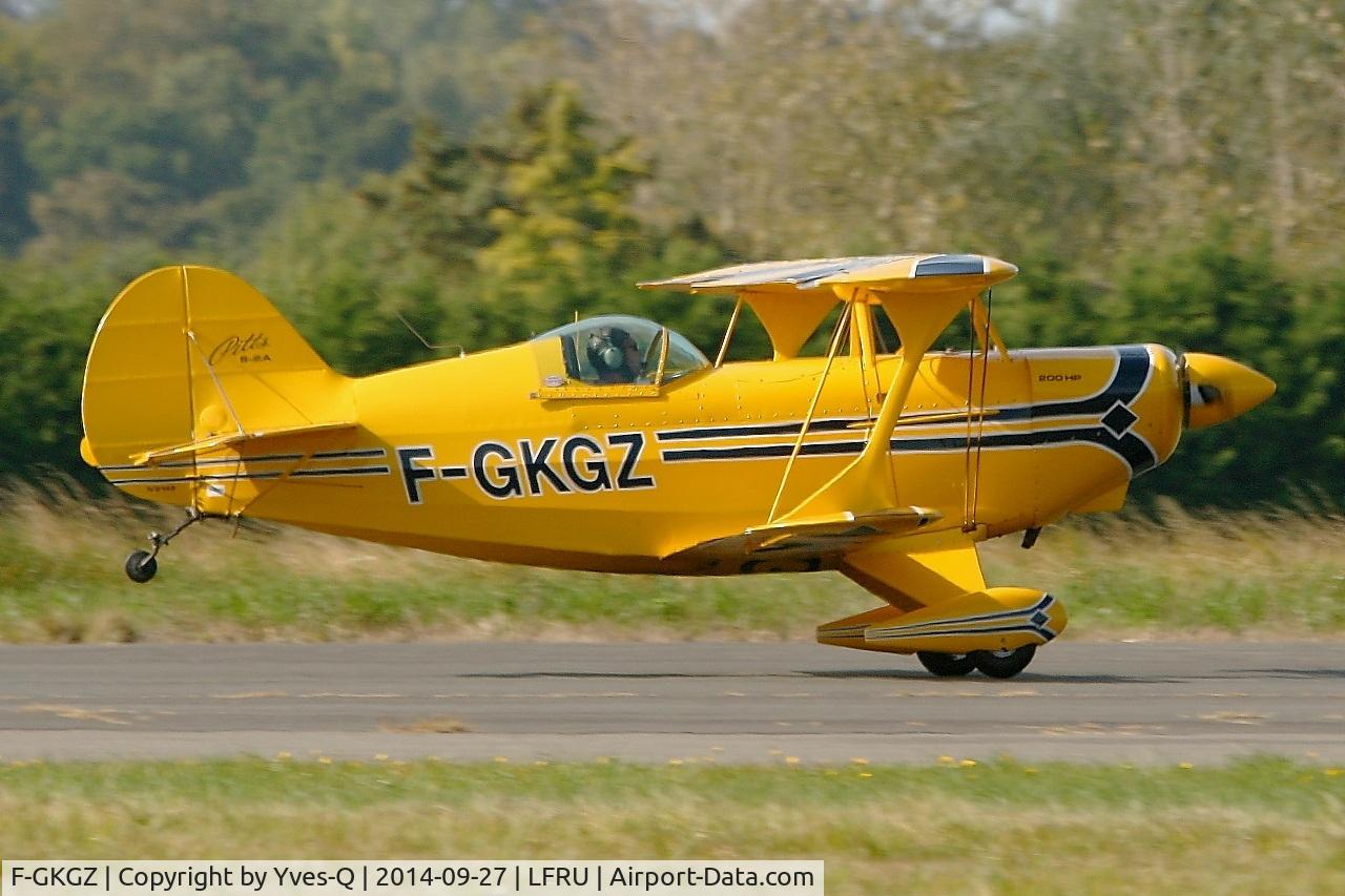 F-GKGZ, 1977 Pitts S-2A Special C/N 2149, Pitts S-2A Special, Landing rwy 05, Morlaix-Ploujean airport (LFRU-MXN) air show in september 2014