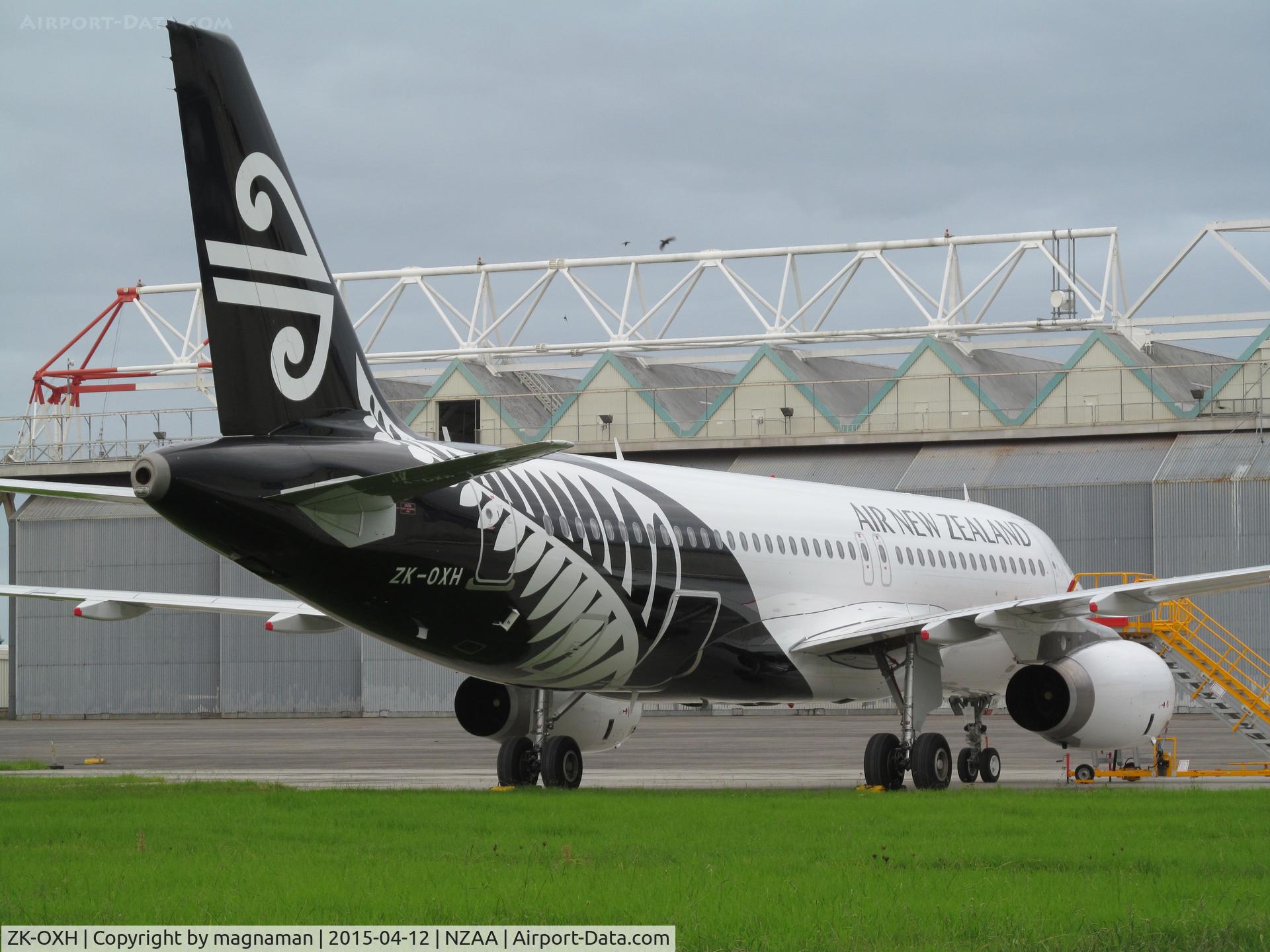 ZK-OXH, 2015 Airbus A320-232 C/N 6471, on apron outside air NZ