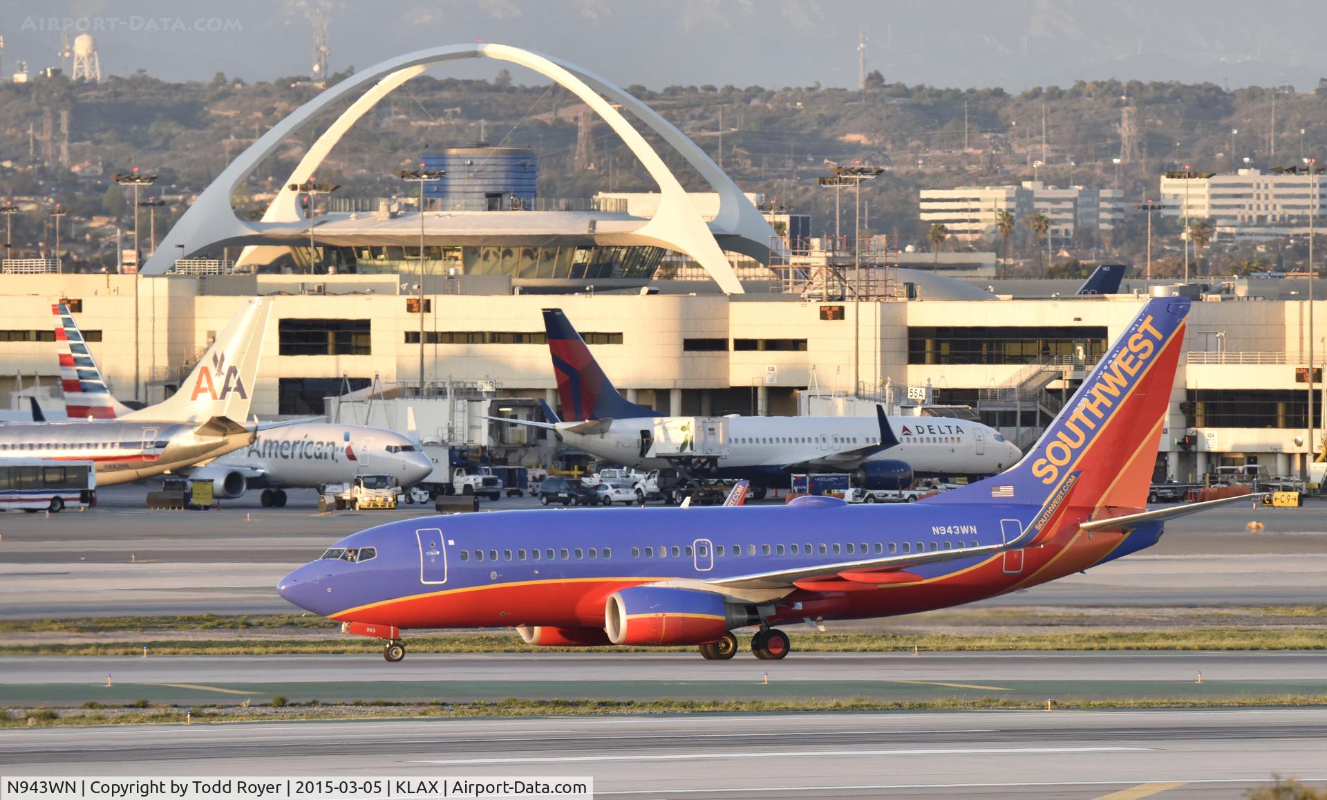 N943WN, 2010 Boeing 737-7H4 C/N 36913, Landed at LAX on 25L