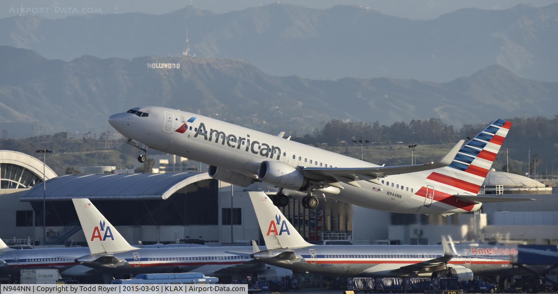 N944NN, 2013 Boeing 737-823 C/N 31185, Departing LAX on 25R
