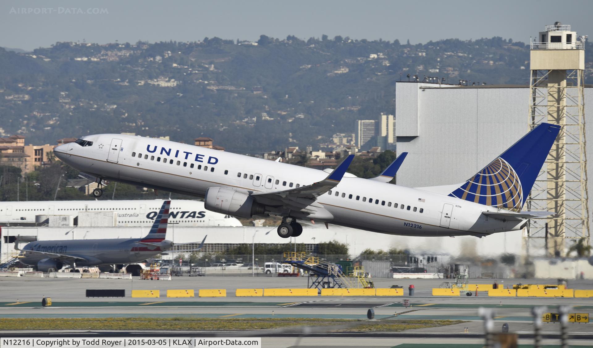 N12216, 1998 Boeing 737-824 C/N 28776, Departing LAX on 25R