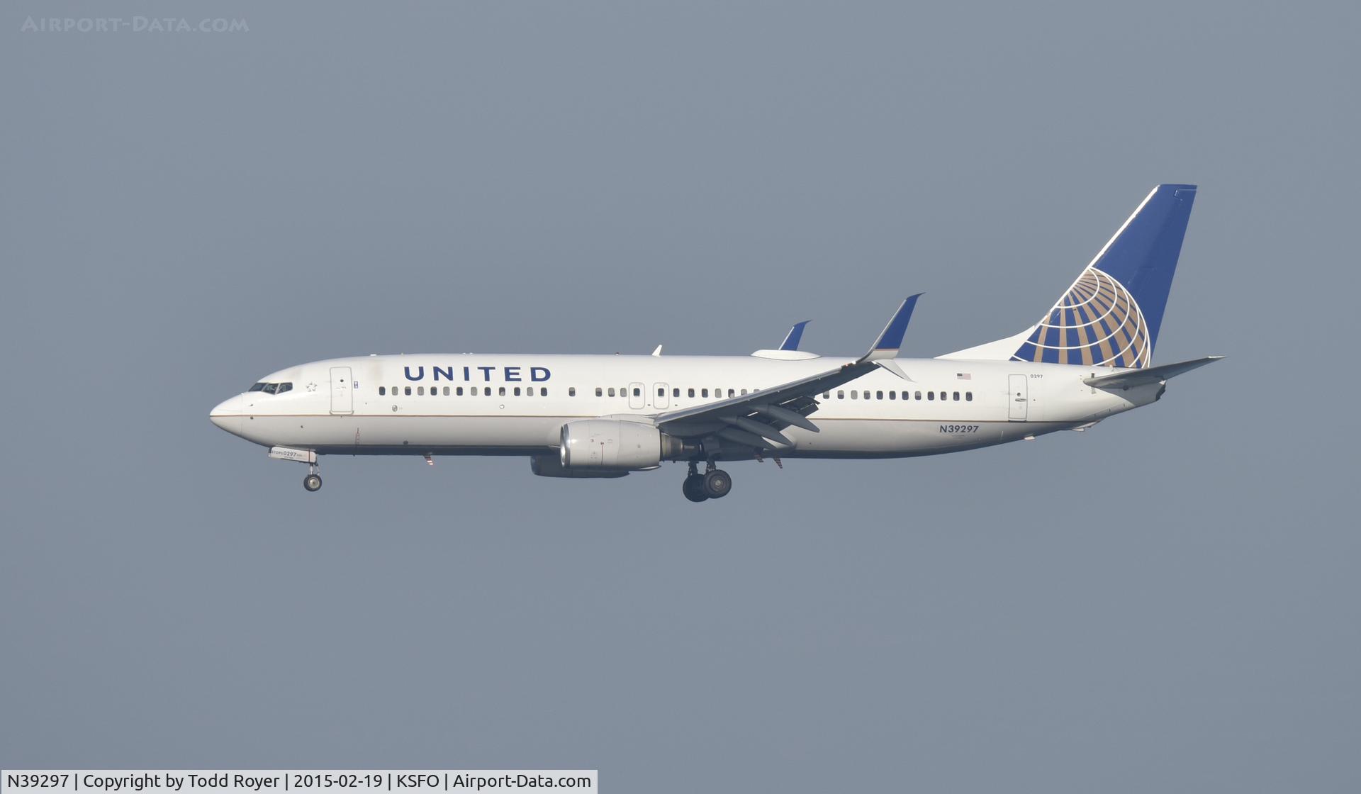 N39297, 2005 Boeing 737-824 C/N 34003, Landing at SFO