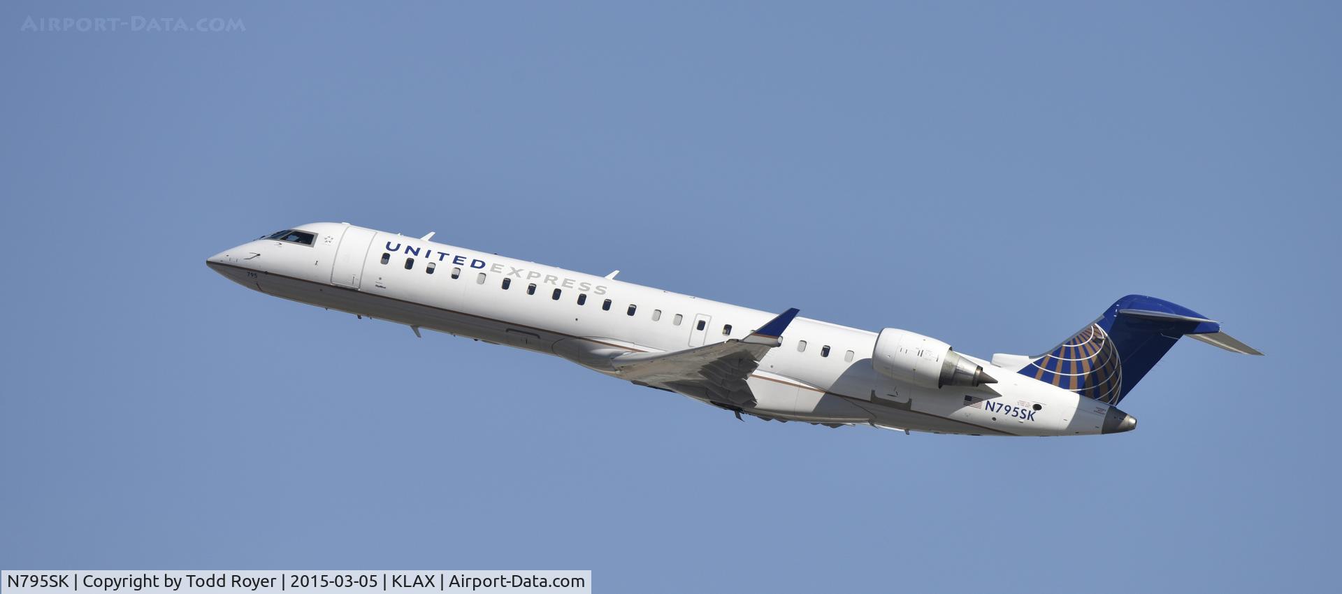 N795SK, 2010 Bombardier CRJ-700 (CL-600-2C10) Regional Jet C/N 10299, Departing LAX on 25R