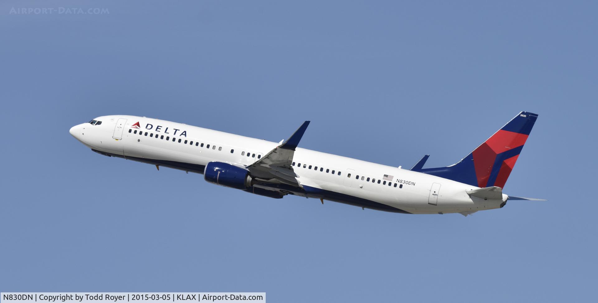N830DN, 2014 Boeing 737-932/ER C/N 31940, Departing LAX on 25R