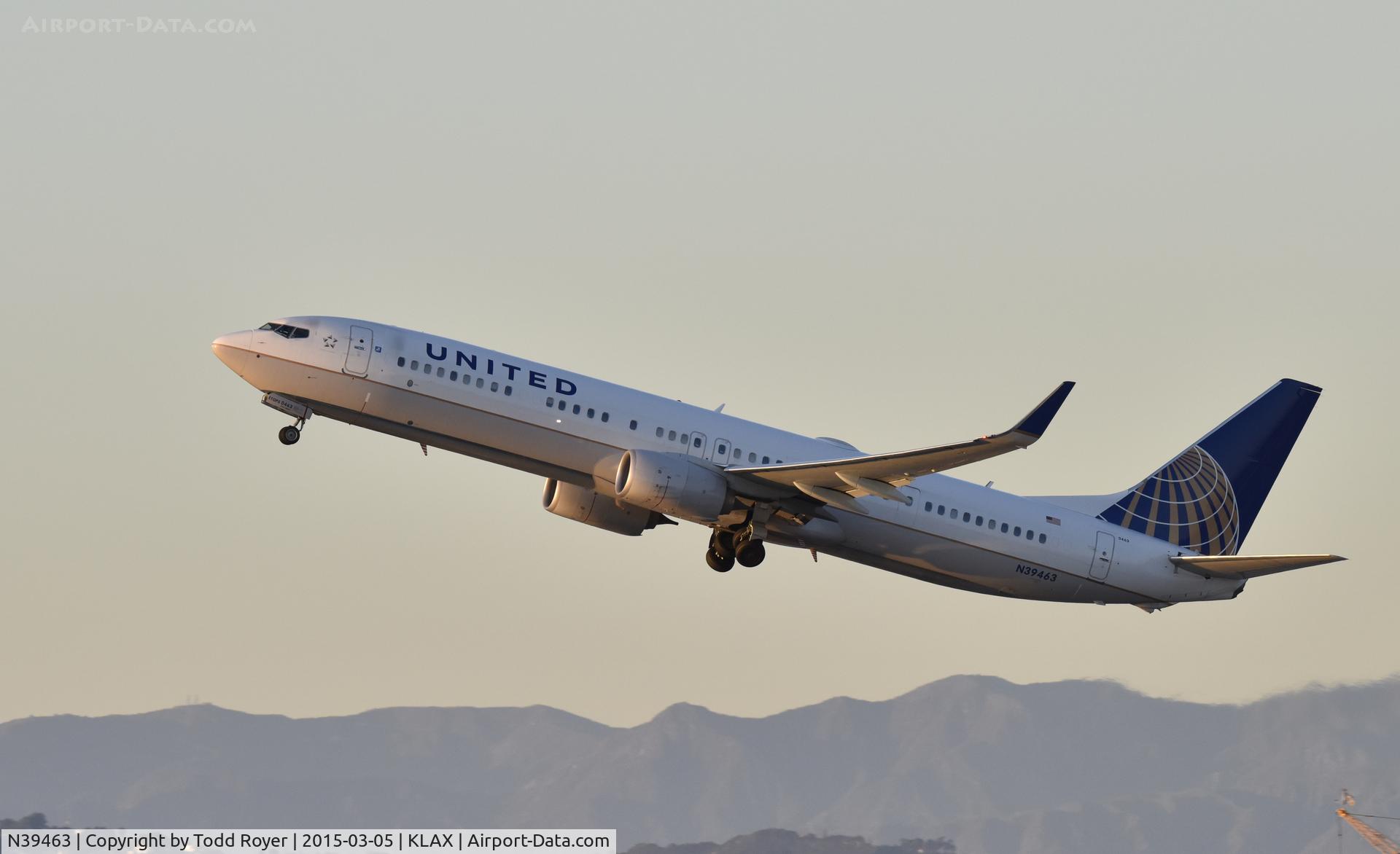 N39463, 2012 Boeing 737-924/ER C/N 37208, Departing LAX on 25R