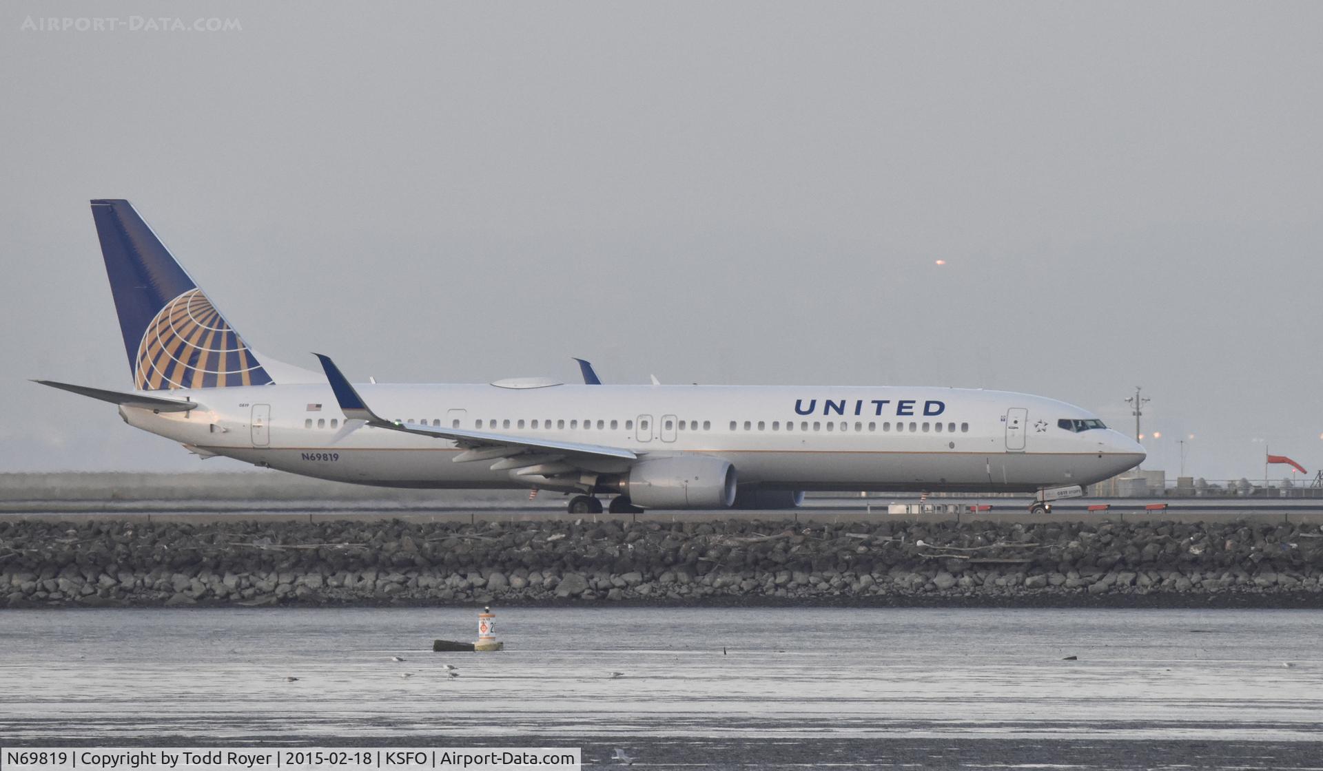 N69819, 2014 Boeing 737-924/ER C/N 43533, Taxiing for departure at SFO