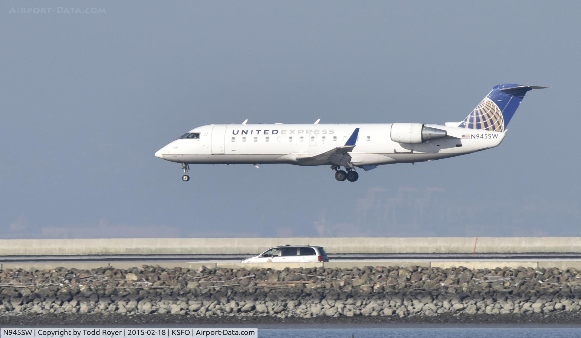 N945SW, 2003 Bombardier CRJ-200LR (CL-600-2B19) C/N 7770, Landing at SFO