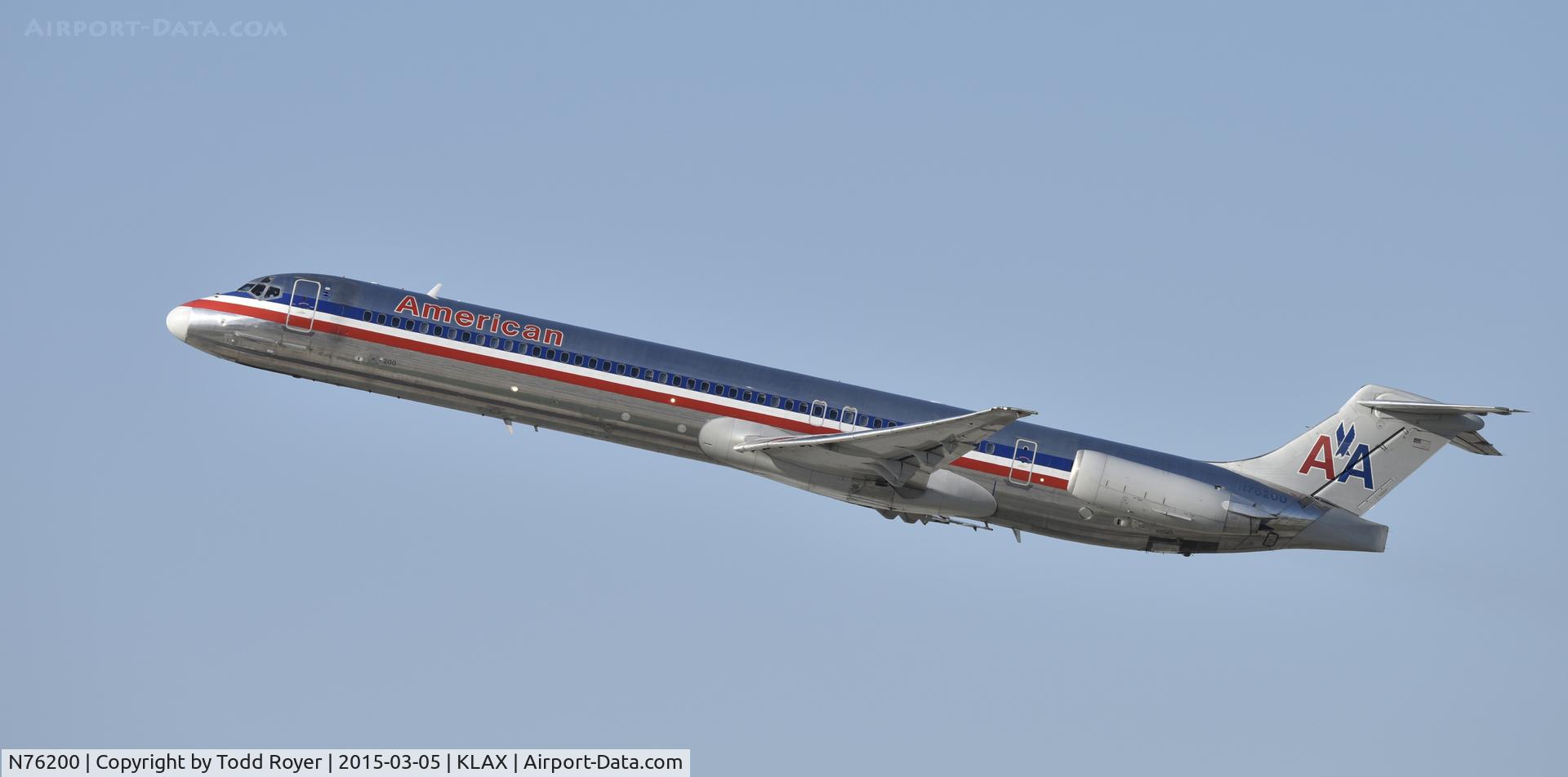 N76200, 1992 McDonnell Douglas MD-83 (DC-9-83) C/N 53290, Departing LAX on 25R