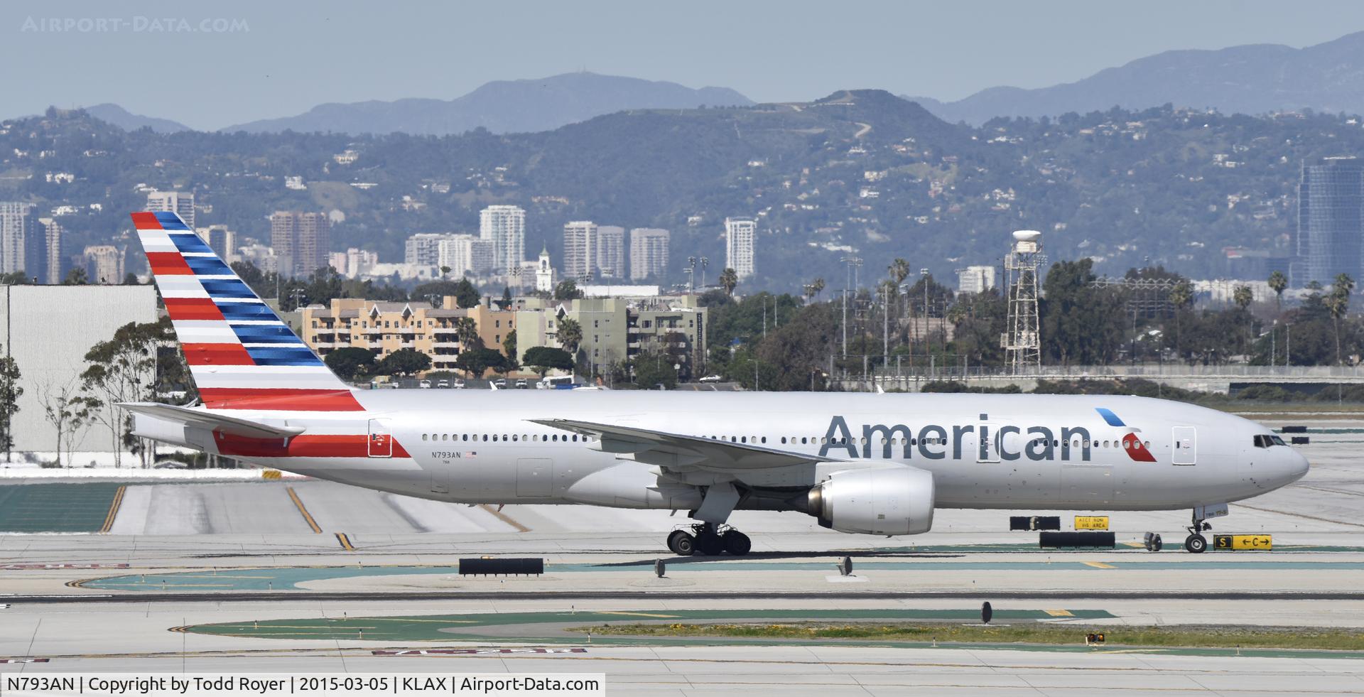 N793AN, 2000 Boeing 777-223 C/N 30255, Taxiing to gate at LAX