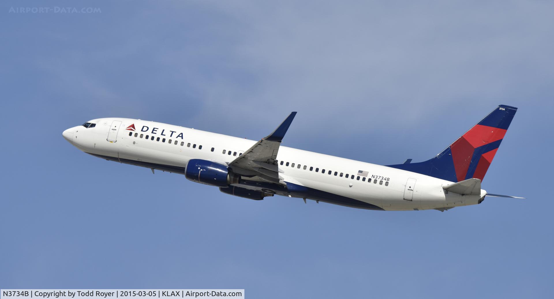 N3734B, 2000 Boeing 737-832 C/N 30776, Departing LAX on 25R