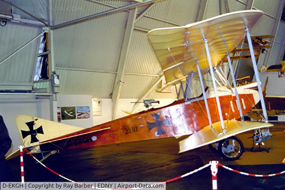 D-EKGH, Albatros B.II Replica C/N 01, Albatros Flugzeugwerke B.II replica [01] Friedrichshafen~D 26/04/2001