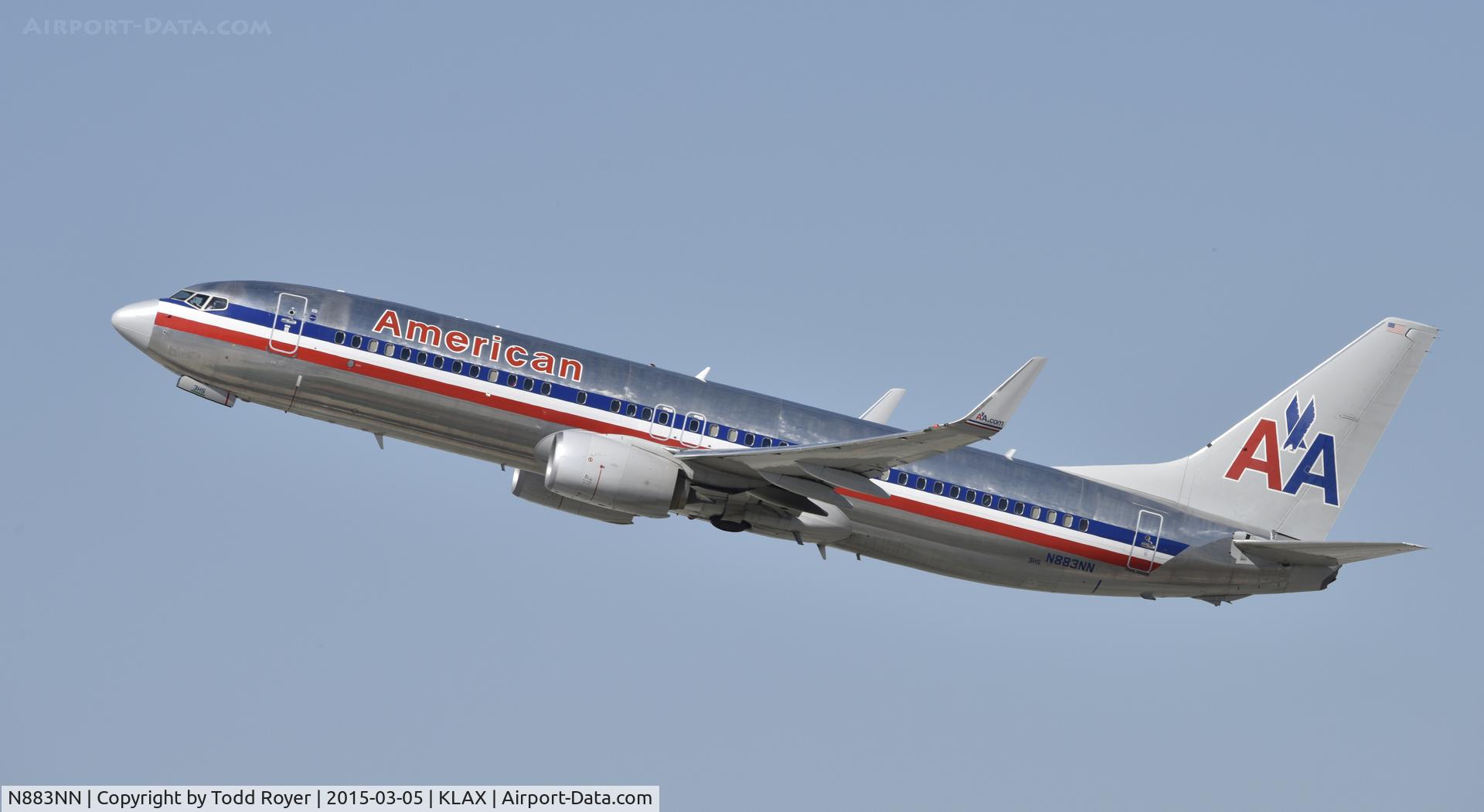 N883NN, 2010 Boeing 737-823 C/N 31137, Departing LAX on 25R