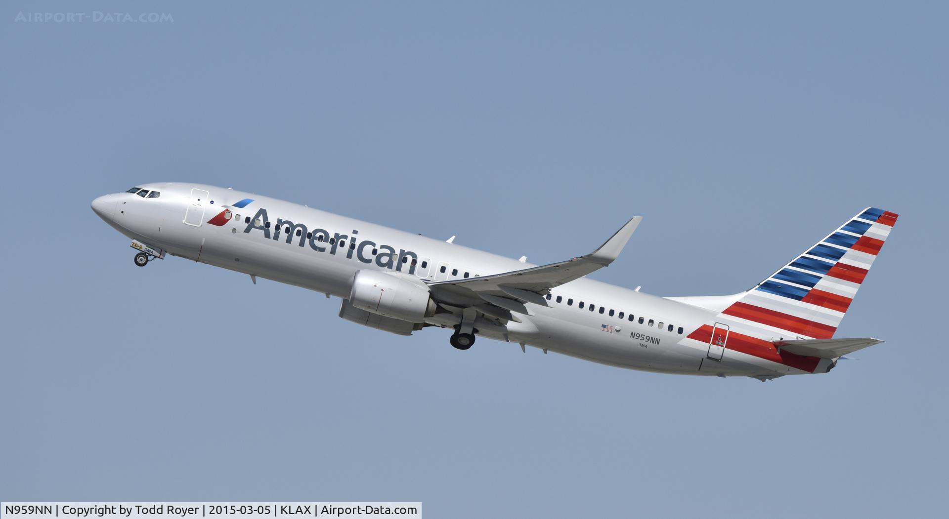 N959NN, 2014 Boeing 737-823 C/N 33329, Departing LAX on 25R