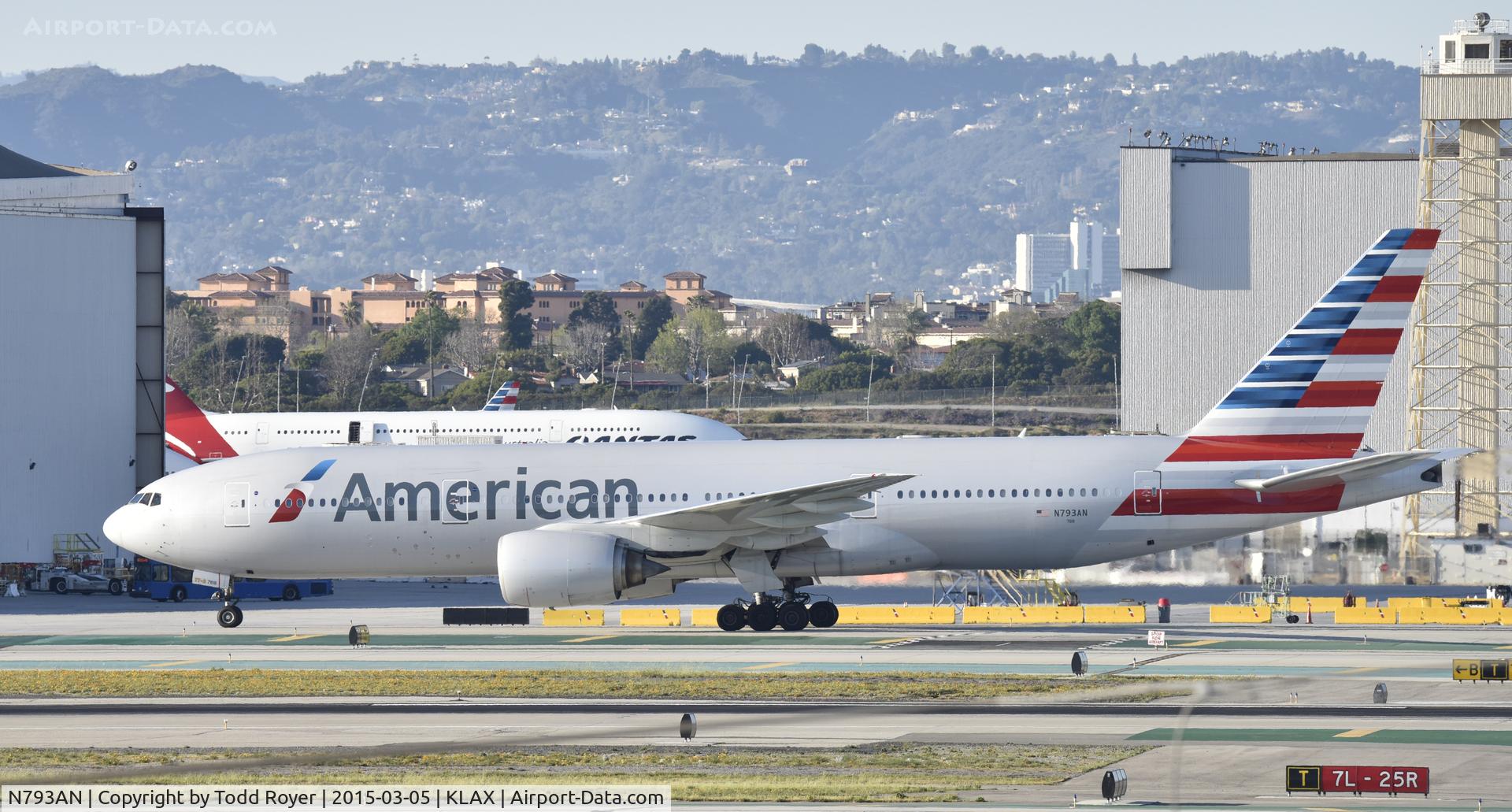 N793AN, 2000 Boeing 777-223 C/N 30255, Taxiing at LAX