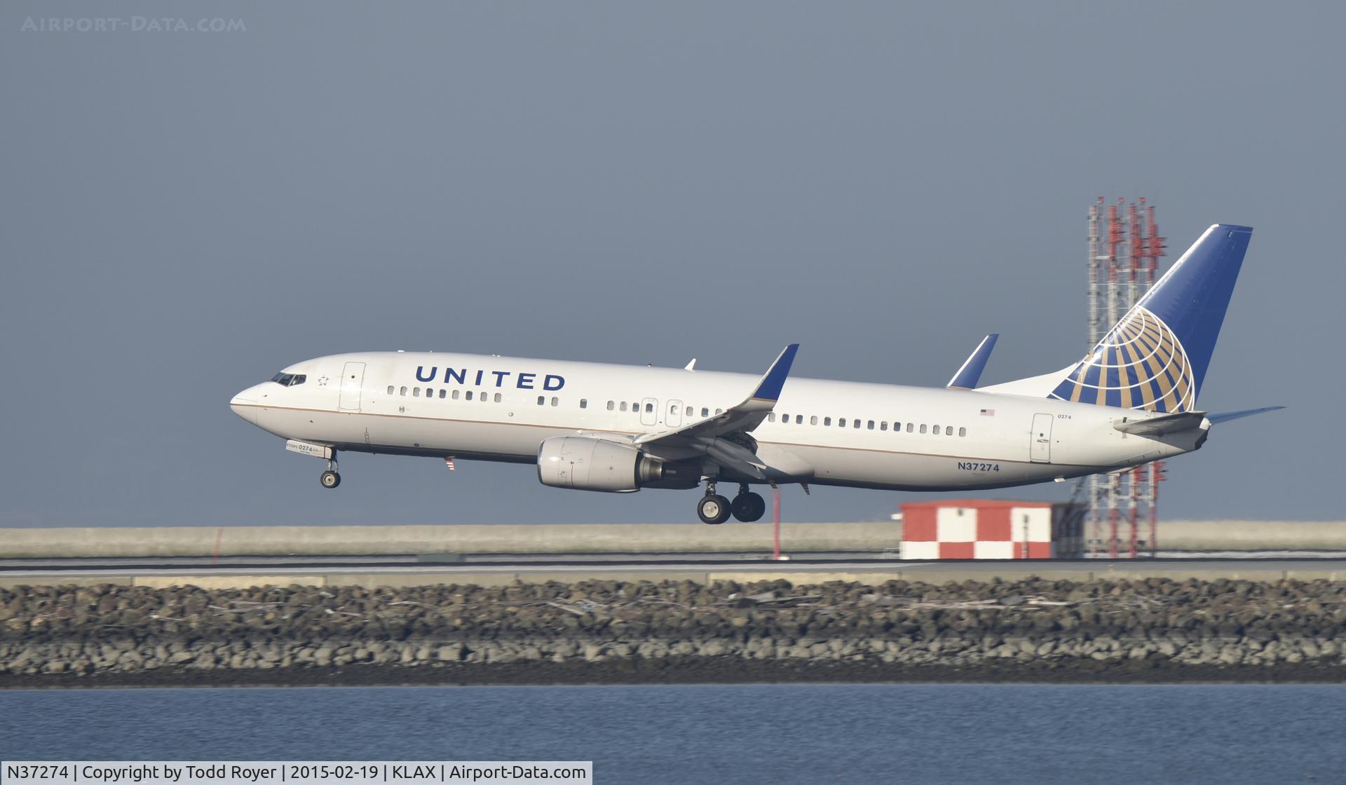N37274, 2002 Boeing 737-824 C/N 31592, Landing at SFO