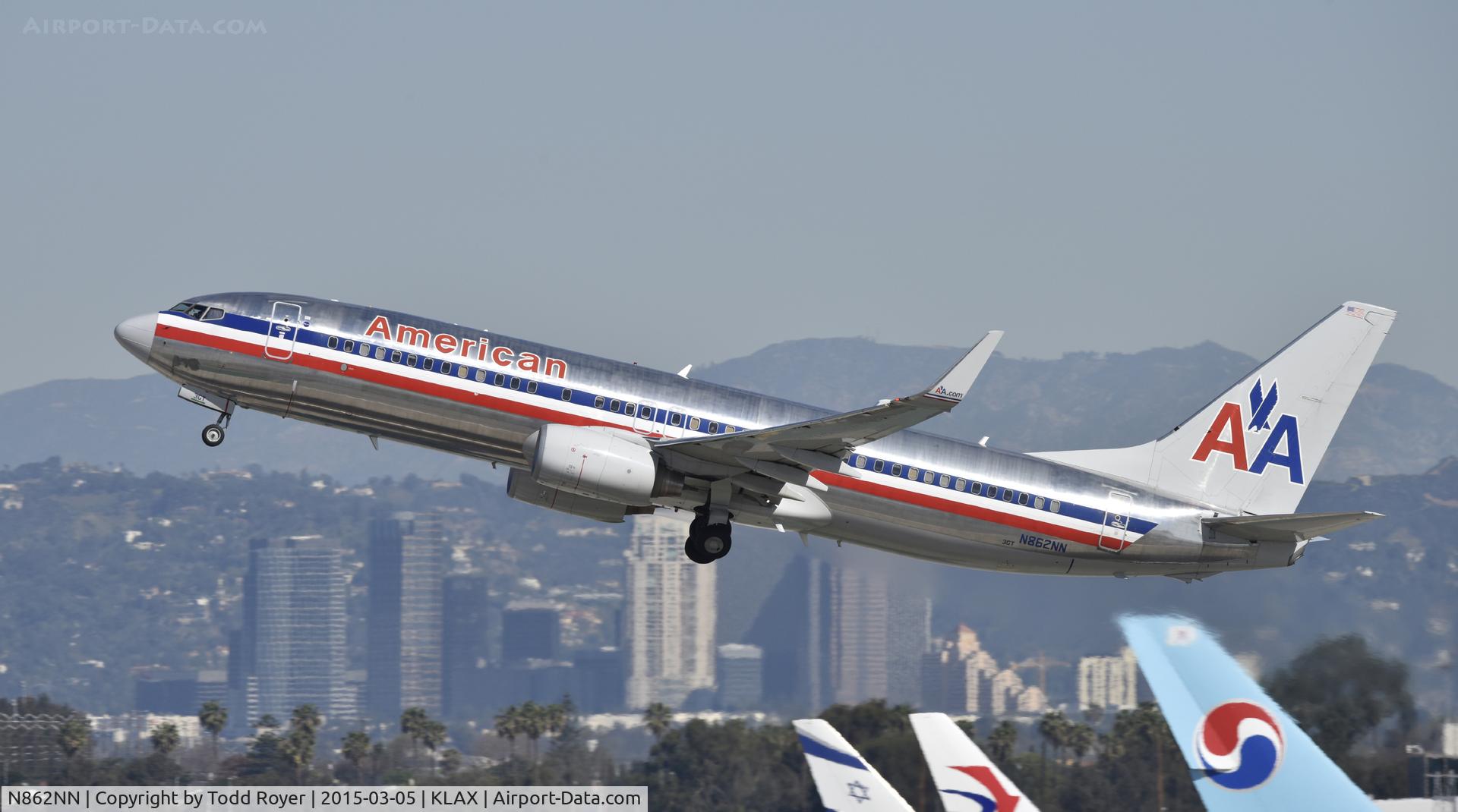 N862NN, 2010 Boeing 737-823 C/N 30905, Departing LAX on 25R