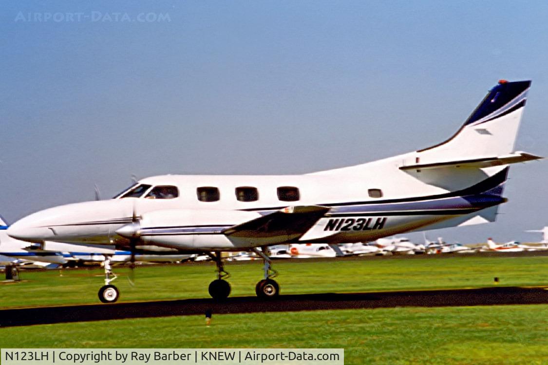 N123LH, 1981 Swearingen SA227-TT Merlin IIIC C/N TT-433, Fairchild Swearingen SA.227TT Merlin IIIC [TT-433] New Orleans-Lakefront~N 11/10/2000