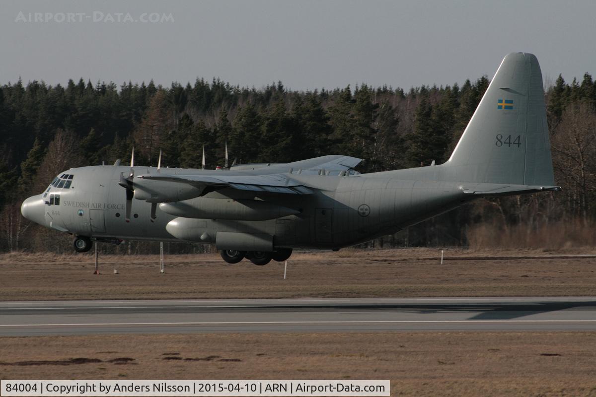 84004, Lockheed C-130H Hercules C/N 382-4881, Landing runway 26 from Halmstad.