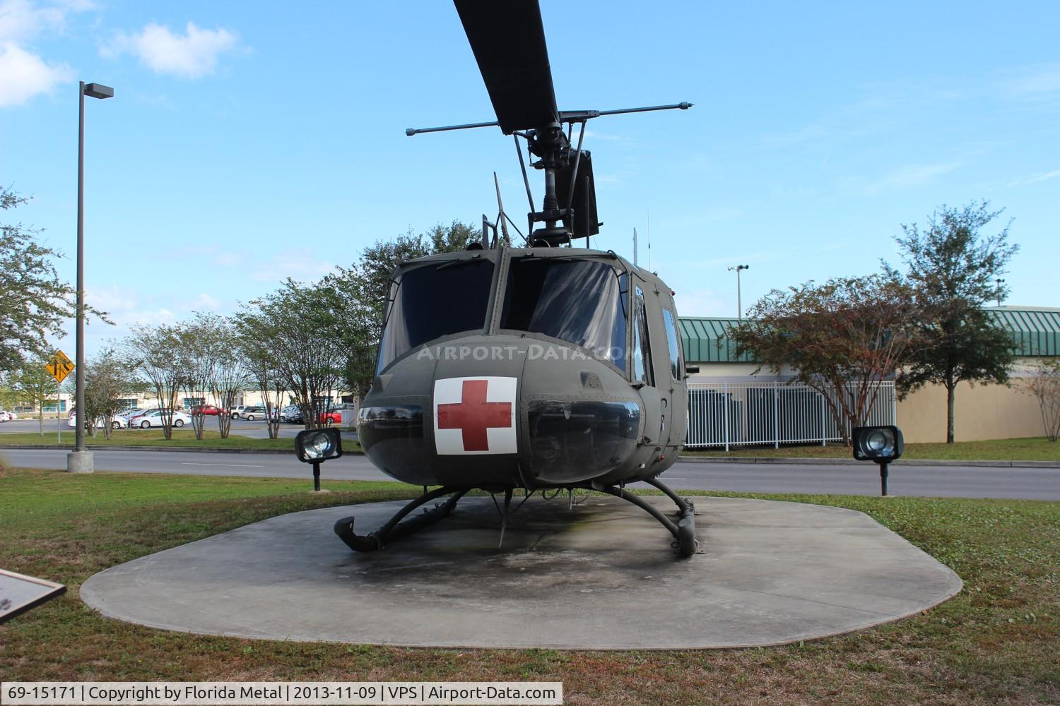 69-15171, 1969 Bell UH-1H Iroquois C/N 11459, UH-1H at Valparaiso Airport