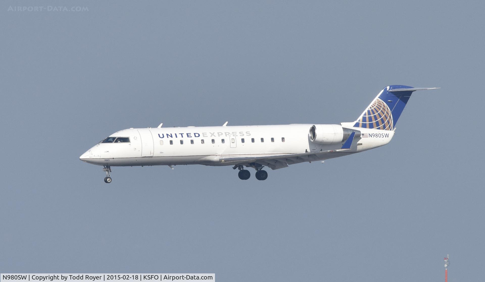 N980SW, 2004 Bombardier CRJ-200ER (CL-600-2B19) C/N 7955, Landing at SFO