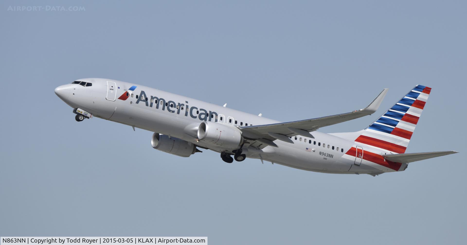 N863NN, 2010 Boeing 737-823 C/N 30903, Departing LAX on 25R