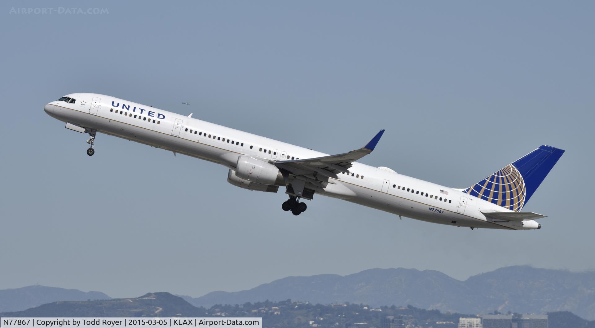 N77867, 2002 Boeing 757-33N C/N 32592, Departing LAX on 25R