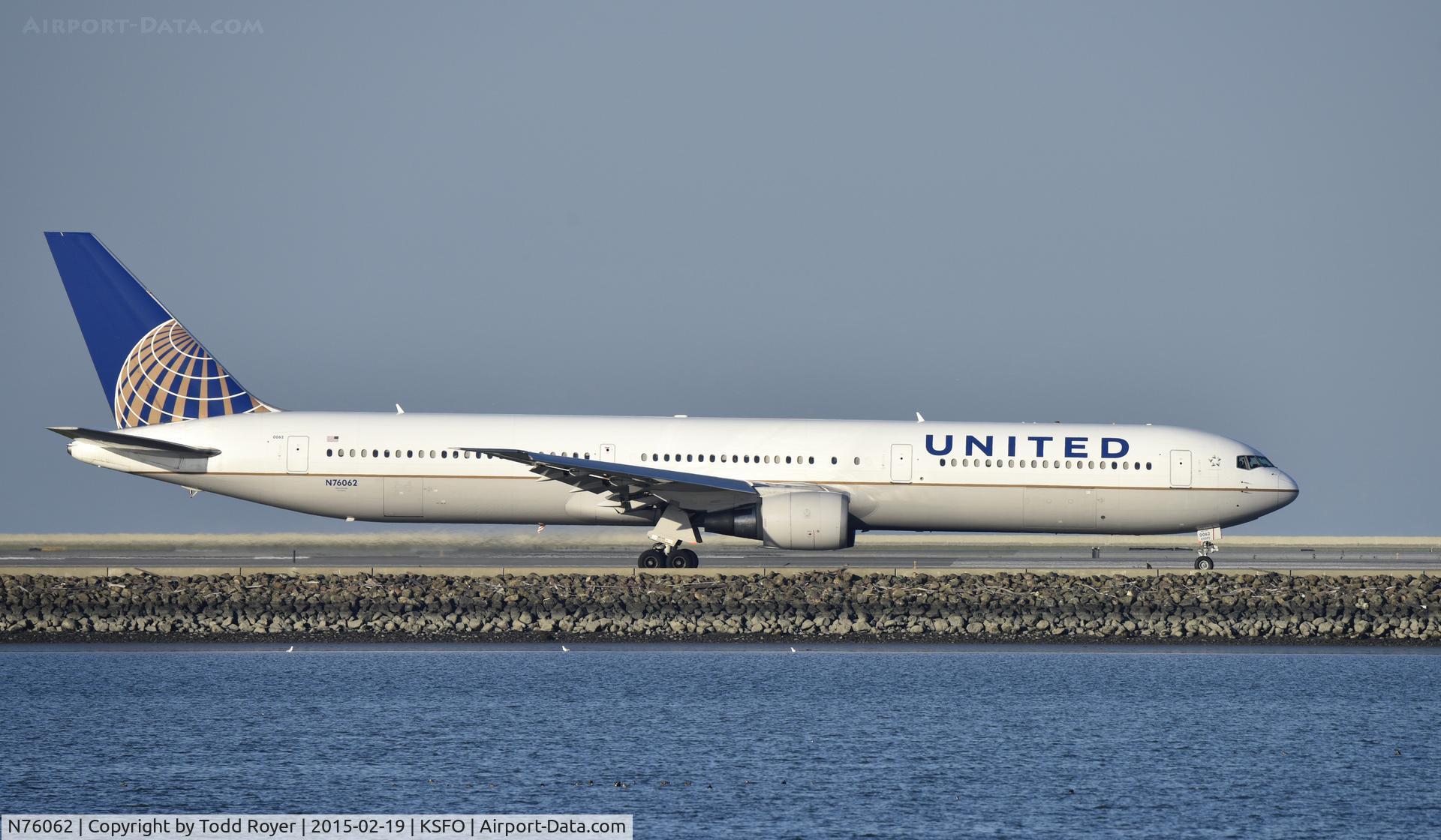 N76062, 2002 Boeing 767-424/ER C/N 29457, Taxiing for departure at SFO