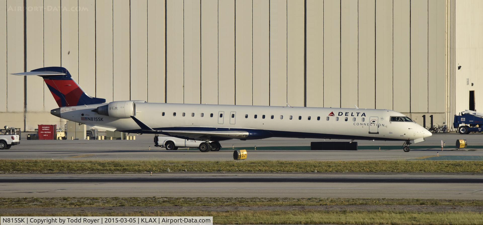 N815SK, 2006 Bombardier CRJ-900ER (CL-600-2D24) C/N 15101, Taxiing to gate at LAX