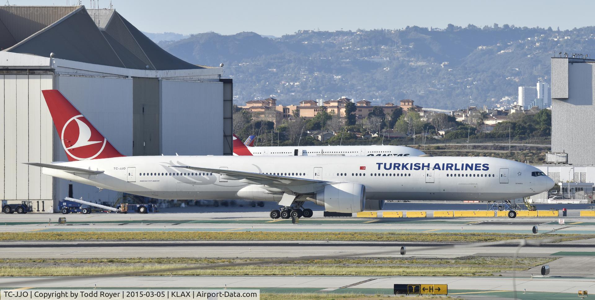 TC-JJO, 2011 Boeing 777-3F2/ER C/N 40796, Taxiing to gate at LAX