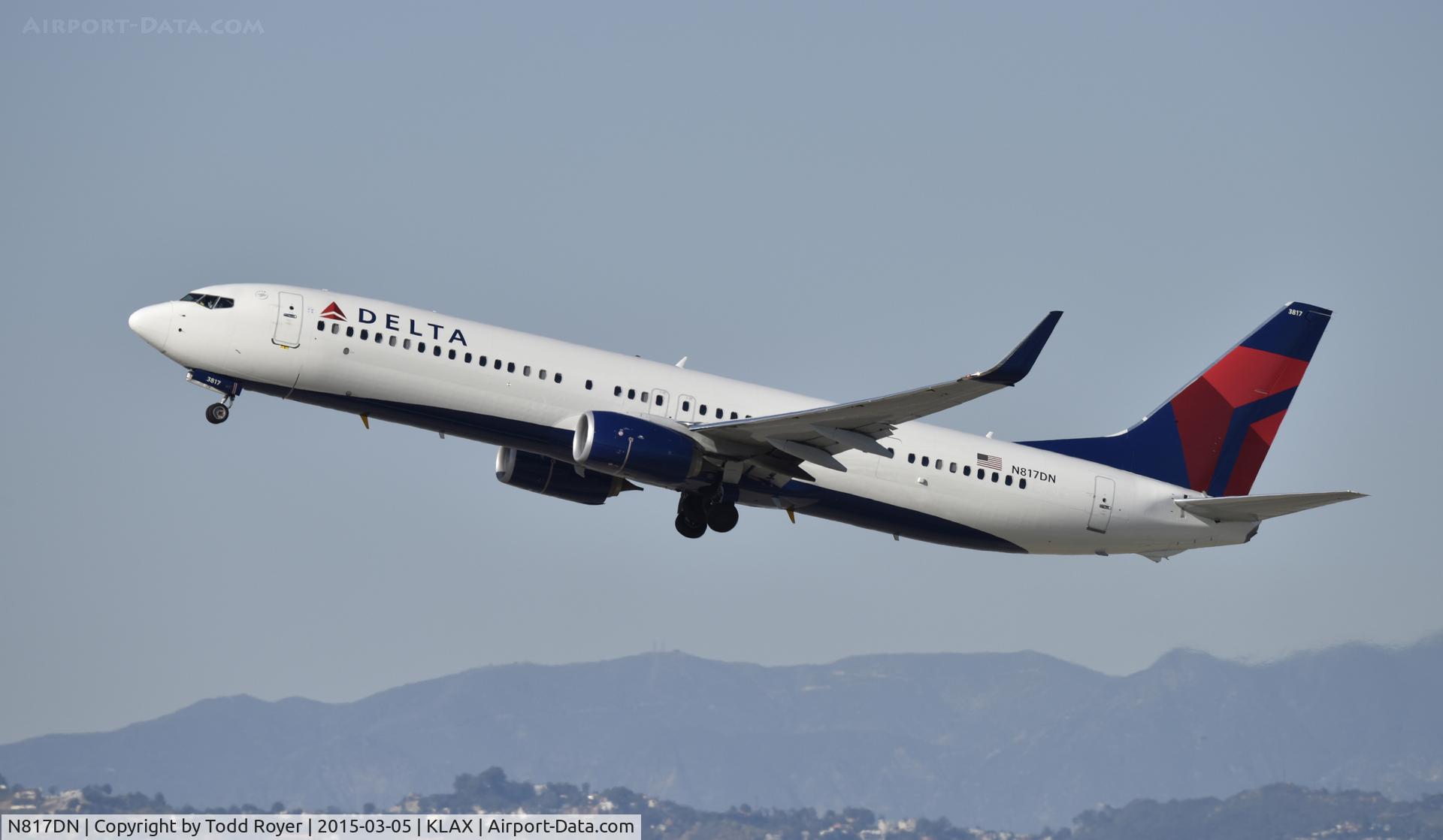 N817DN, 2014 Boeing 737-932/ER C/N 31929, Departing LAX on 25R