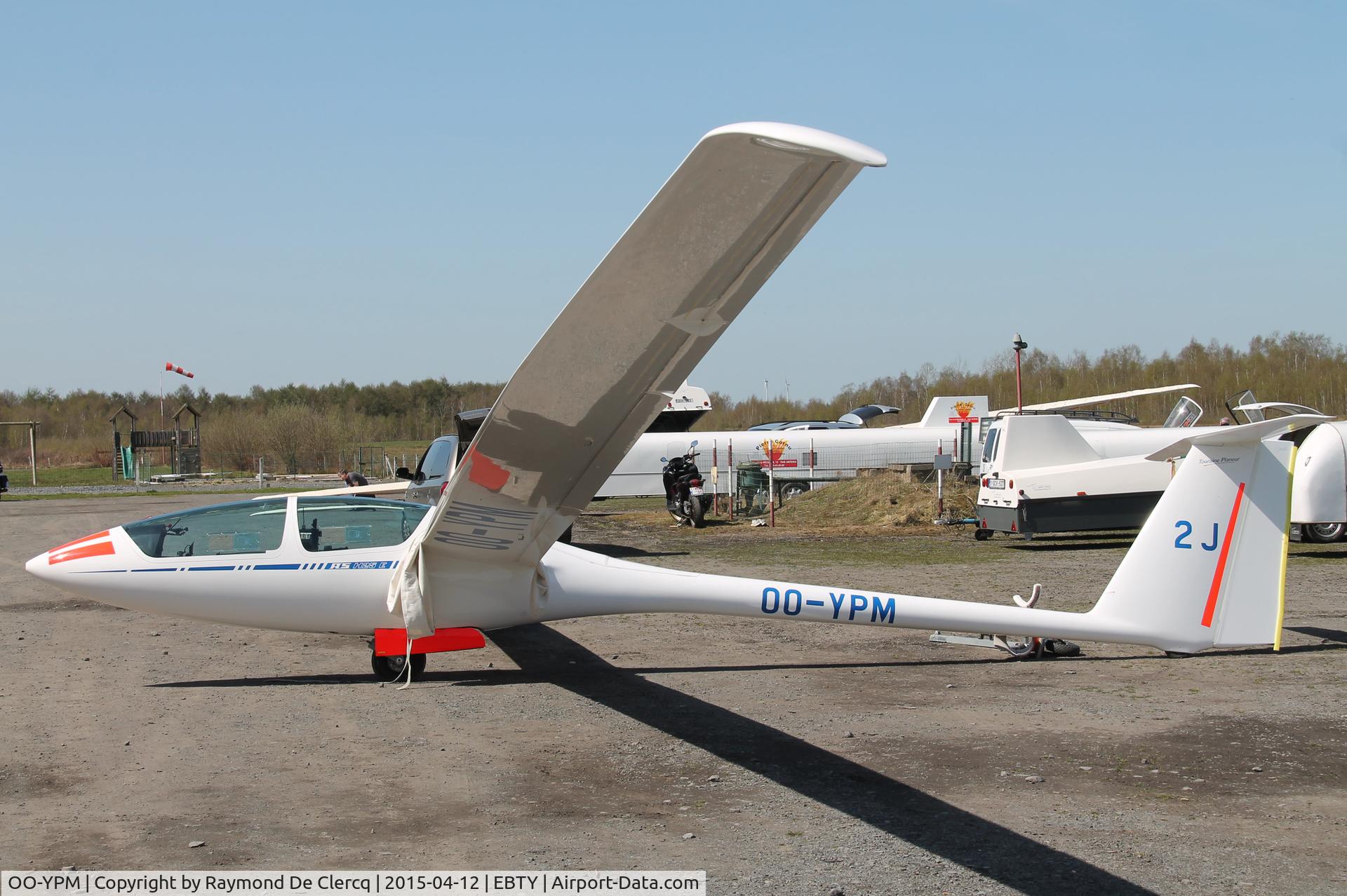 OO-YPM, 1989 Schleicher ASH-25E C/N 25083, Many gliders at Maubray.