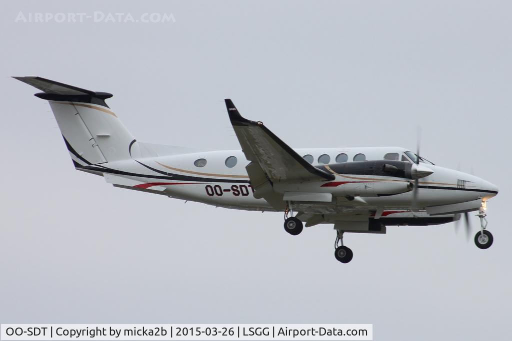 OO-SDT, 2012 Beechcraft B300 Super King Air 350 C/N FL-786, Landing