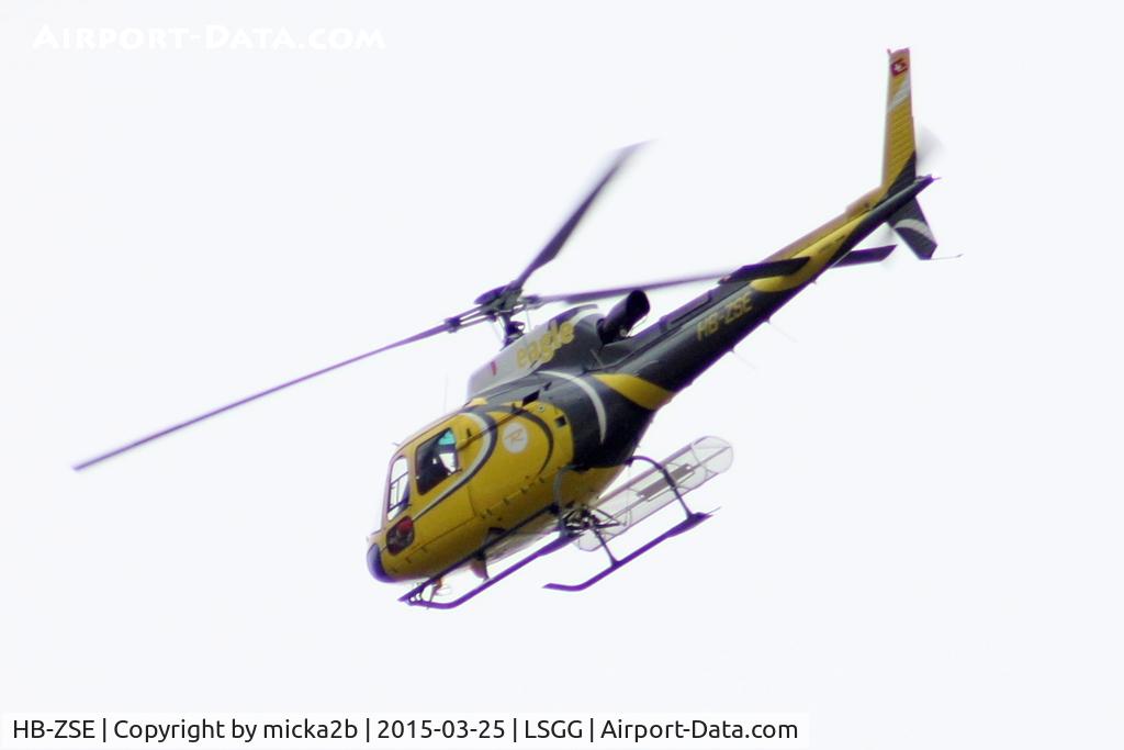 HB-ZSE, 1999 Aerospatiale AS-350B-3 Ecureuil C/N 3215, In flight