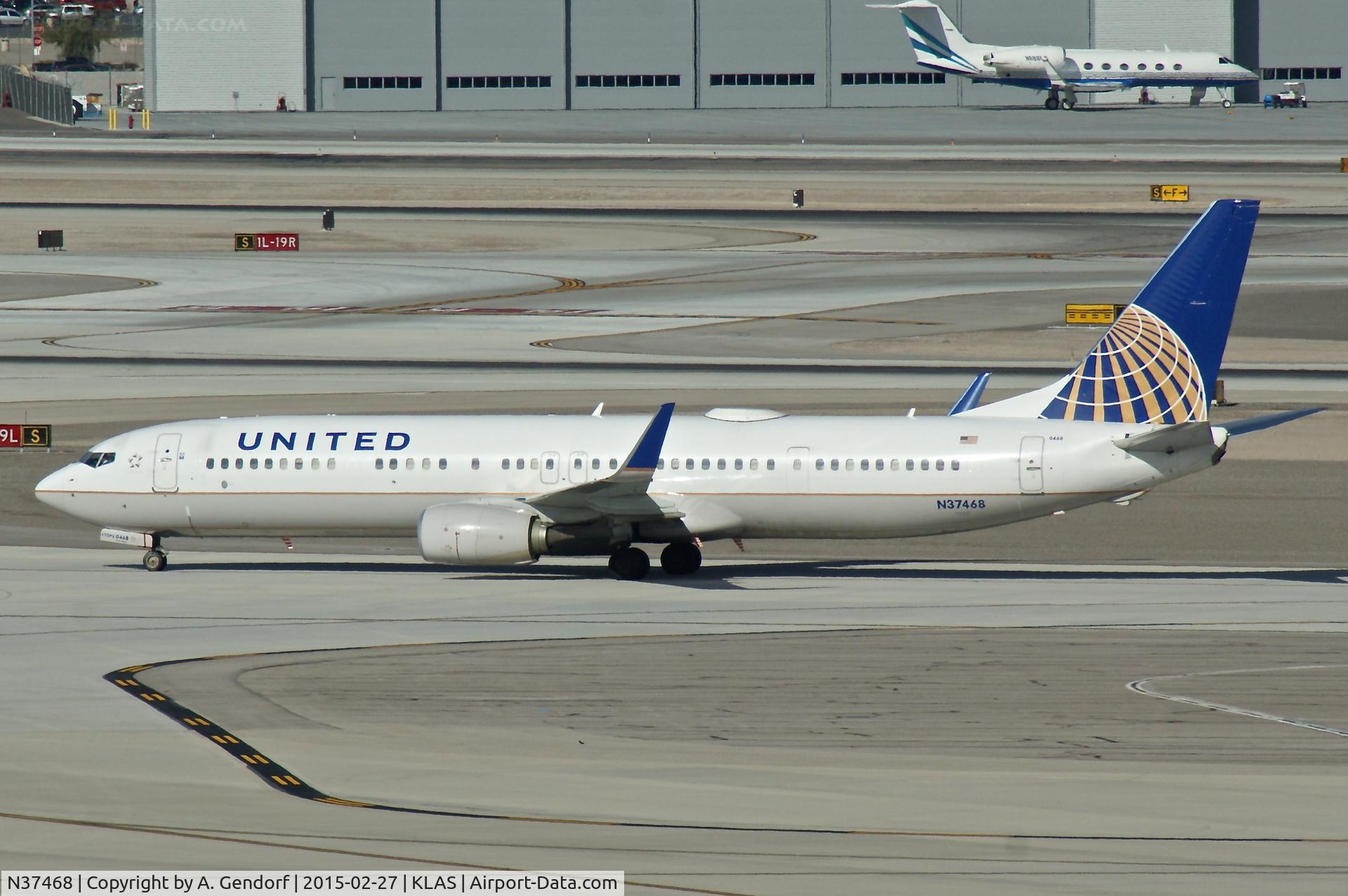 N37468, 2013 Boeing 737-924/ER C/N 32836, United, is here taxiing to the gate at Las Vegas Int'l(KLAS)