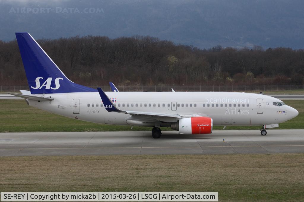 SE-REY, 2002 Boeing 737-76N C/N 32737, Taxiing. Scrapped in july 2020.