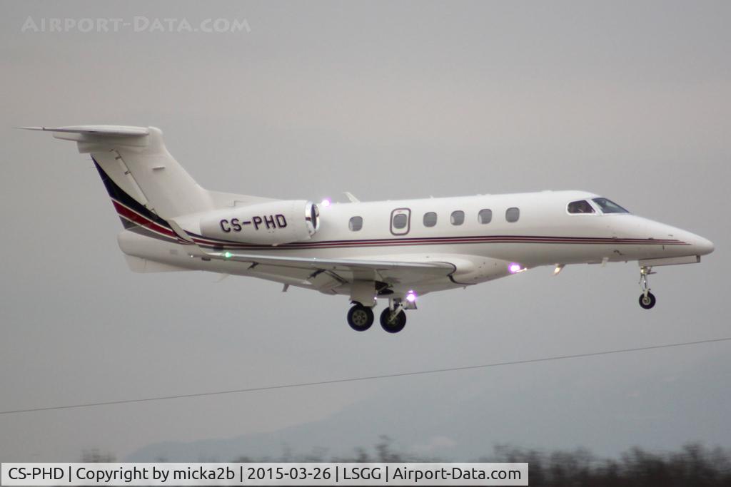 CS-PHD, 2014 Embraer EMB-505 Phenom 300 C/N 50500225, Landing