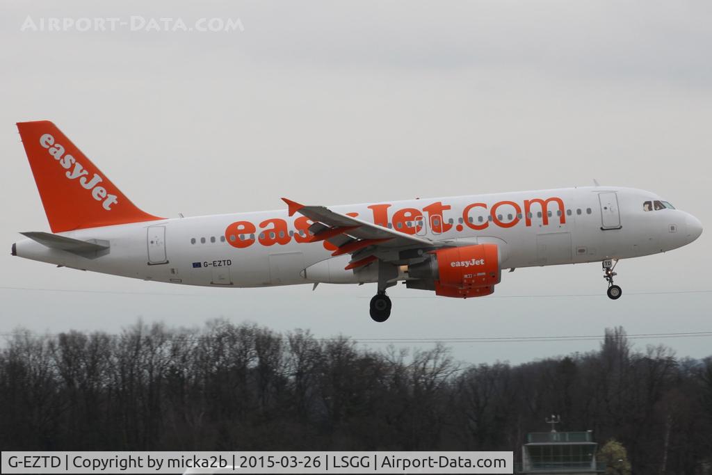 G-EZTD, 2009 Airbus A320-214 C/N 3909, Landing